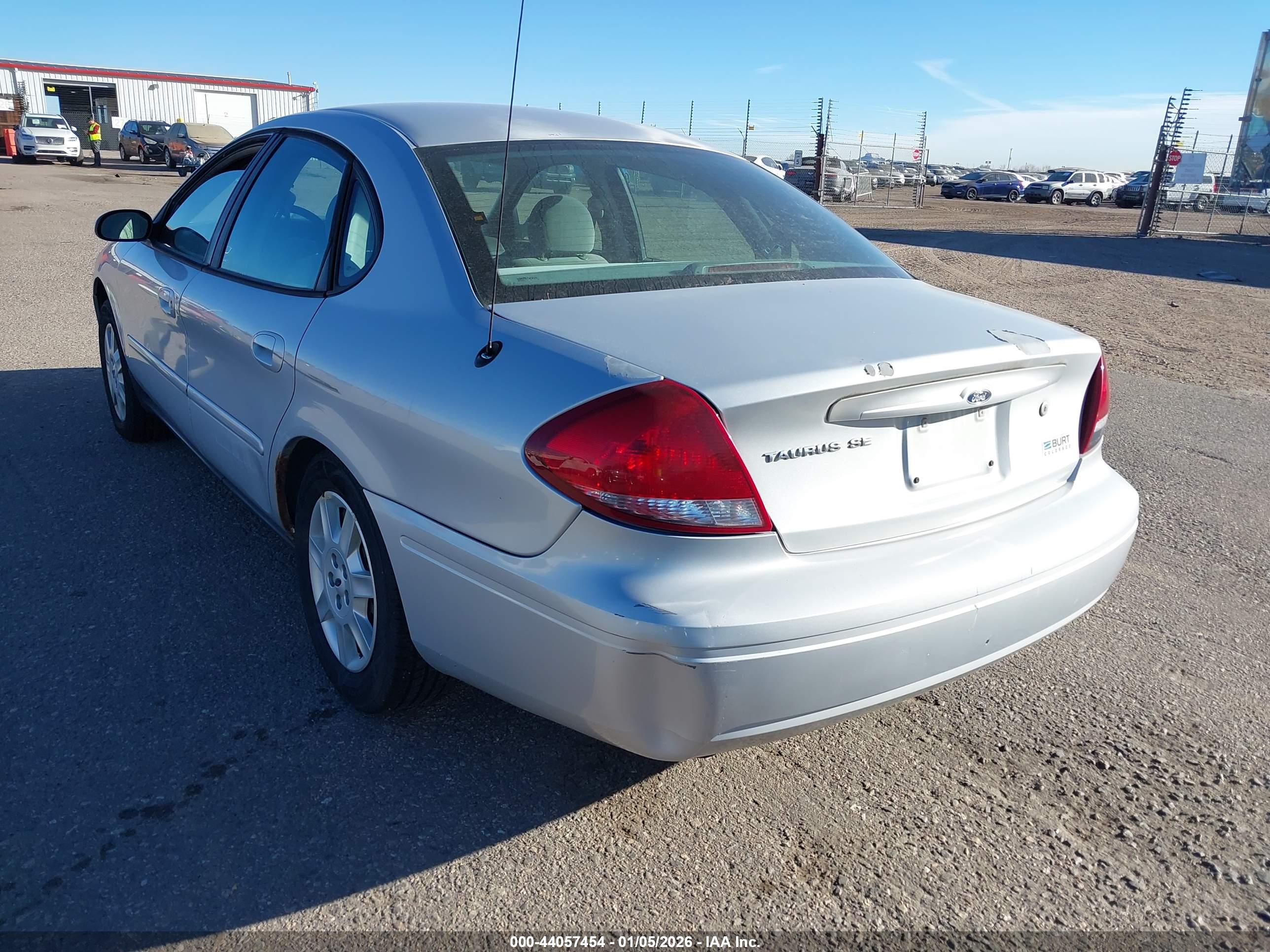 FORD TAURUS image 3