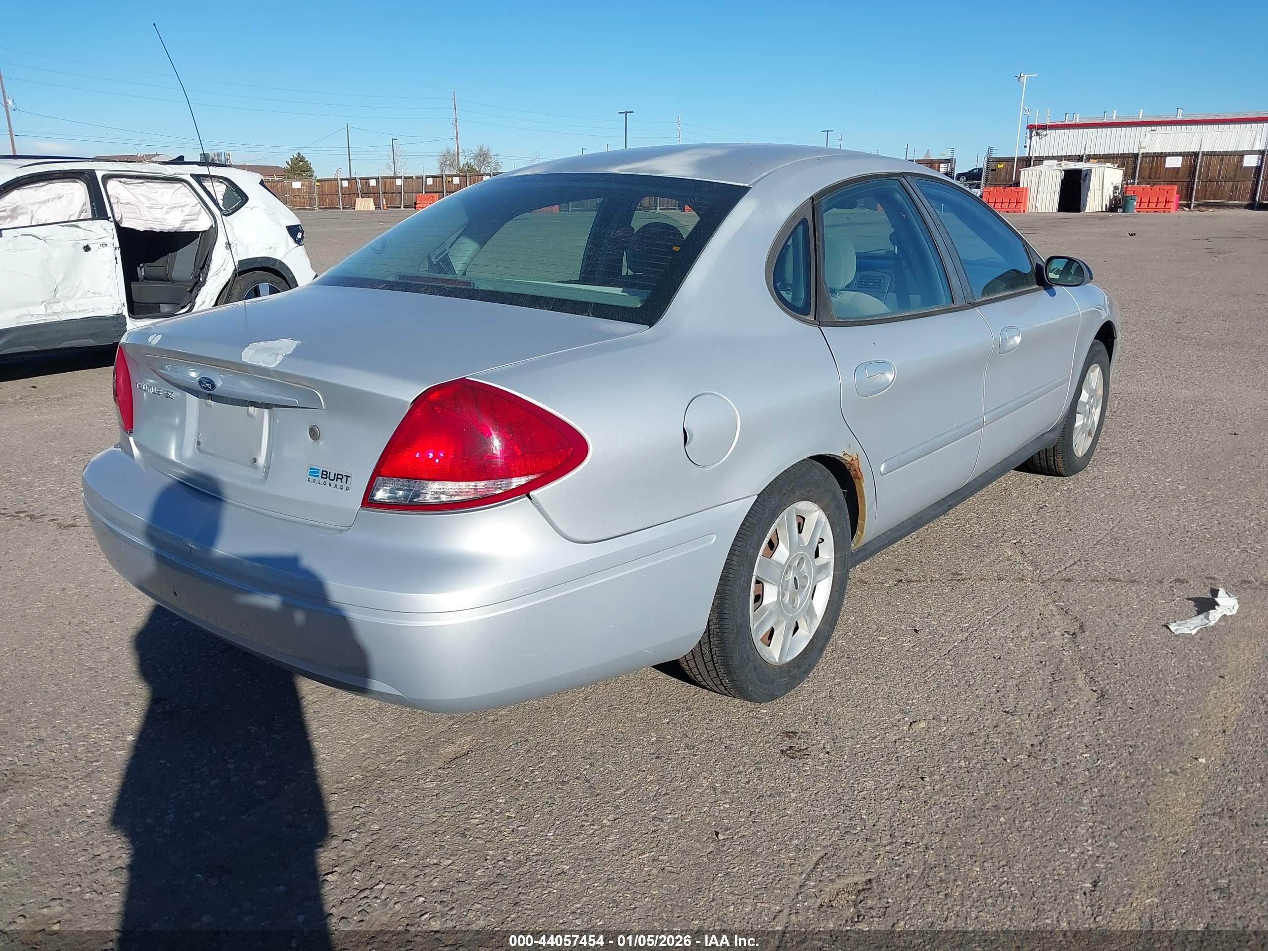 FORD TAURUS image 4