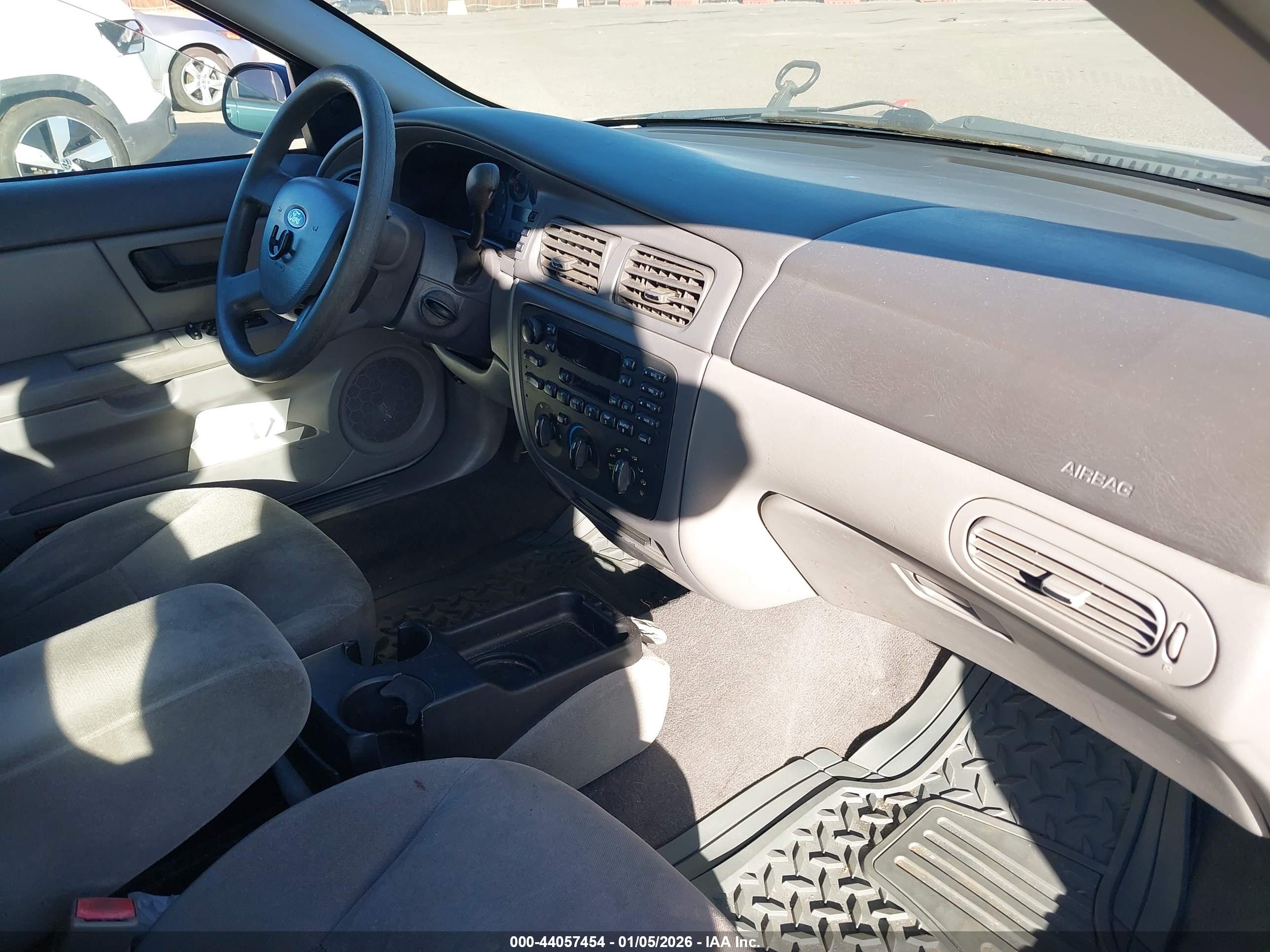 FORD TAURUS image 5
