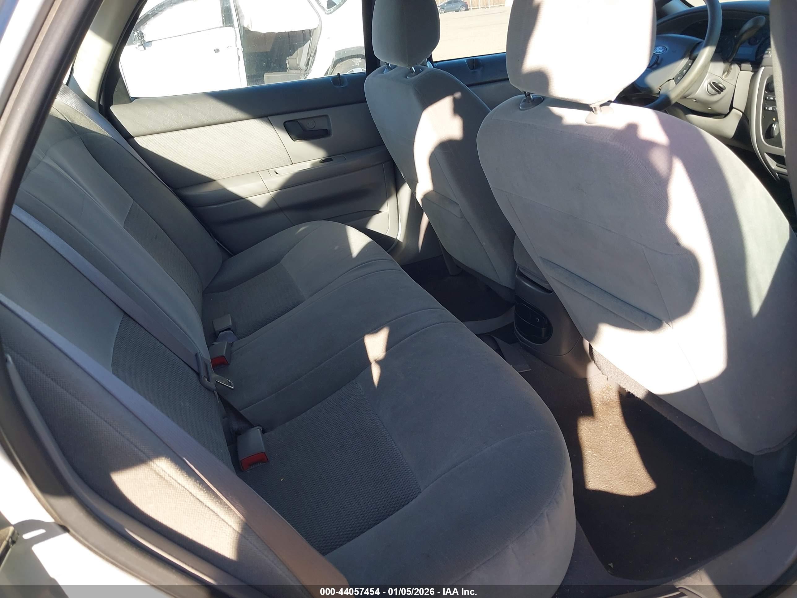 FORD TAURUS image 8