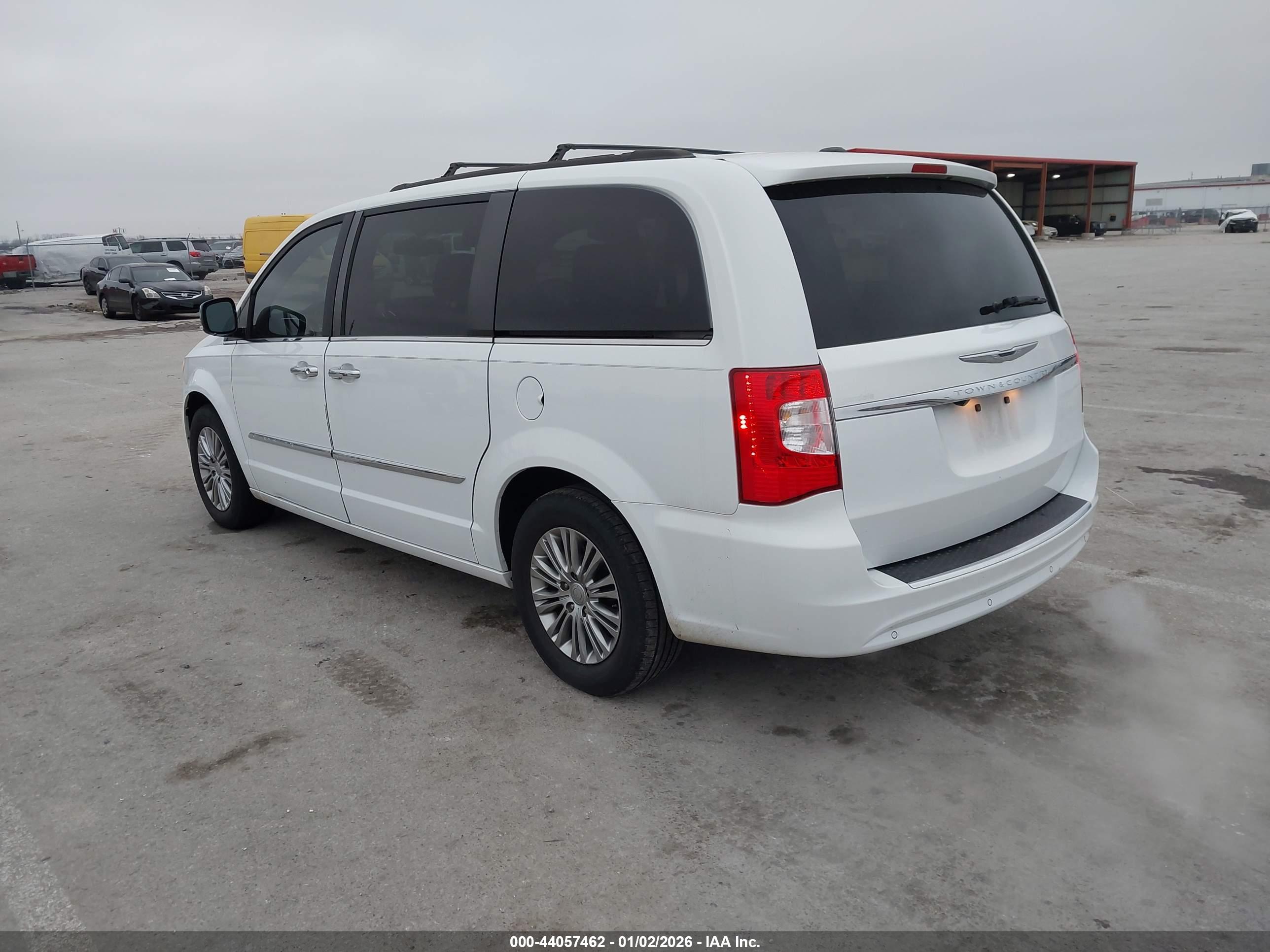 CHRYSLER TOWN image 3