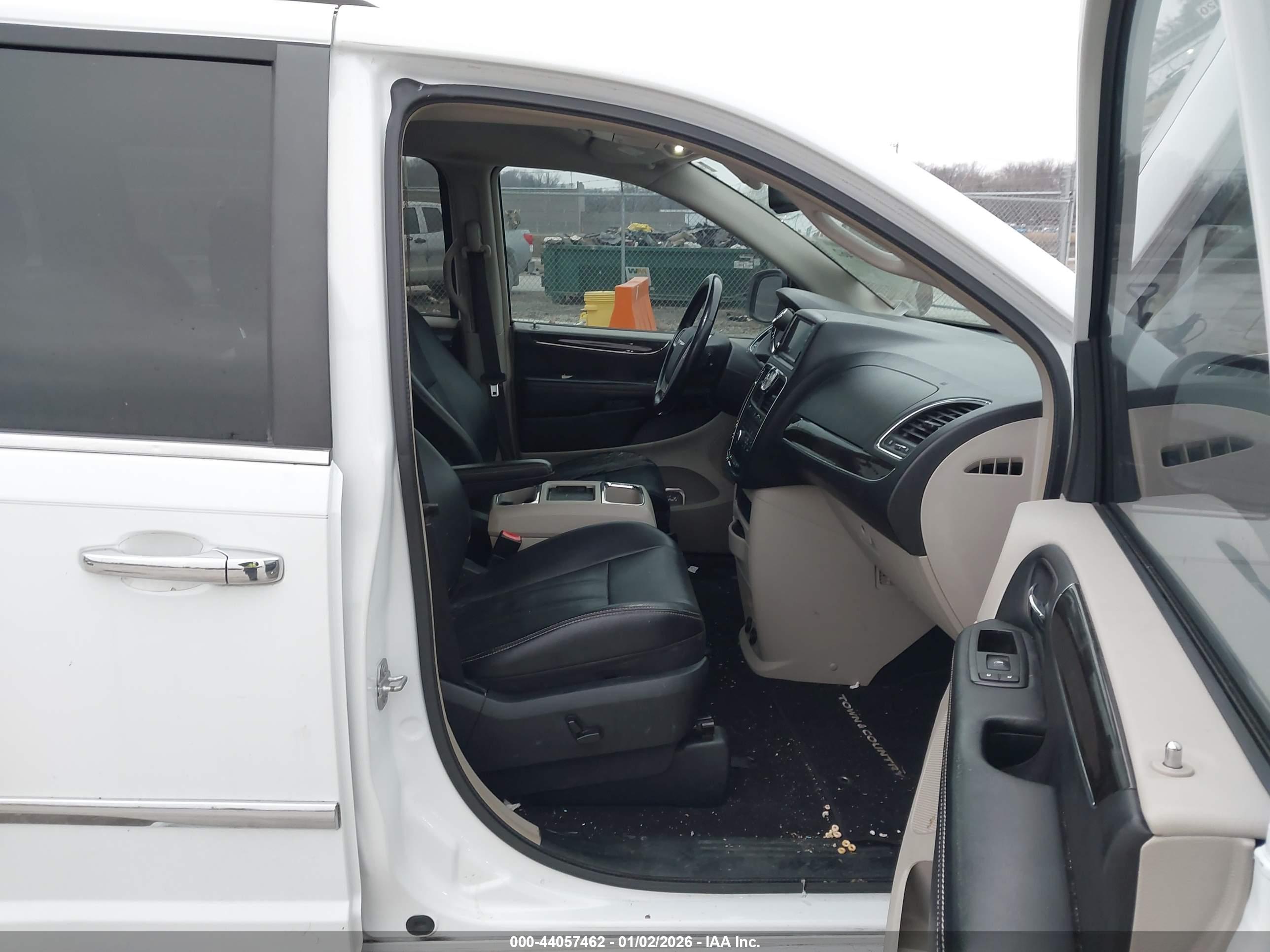 CHRYSLER TOWN image 5