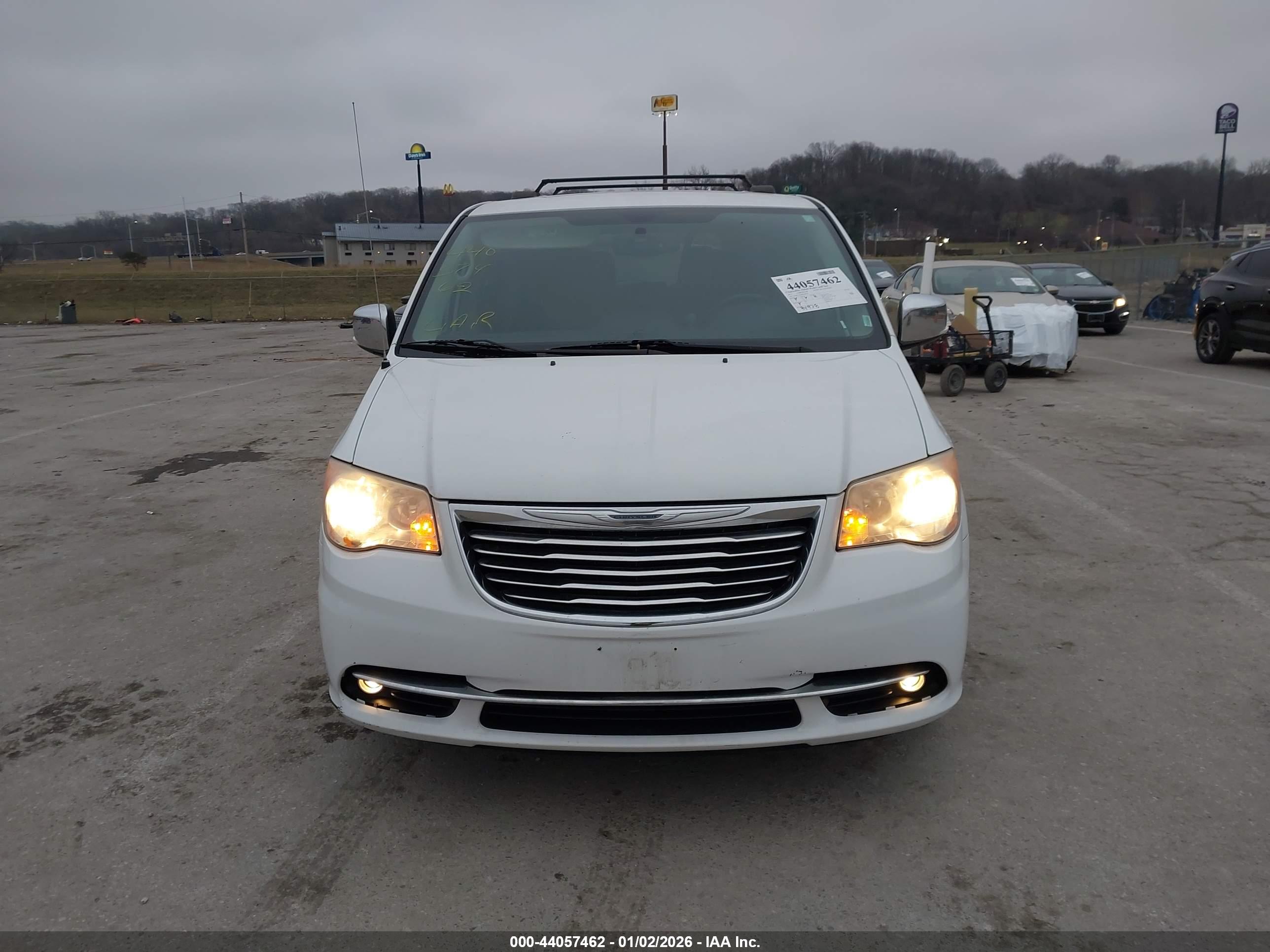 CHRYSLER TOWN image 6
