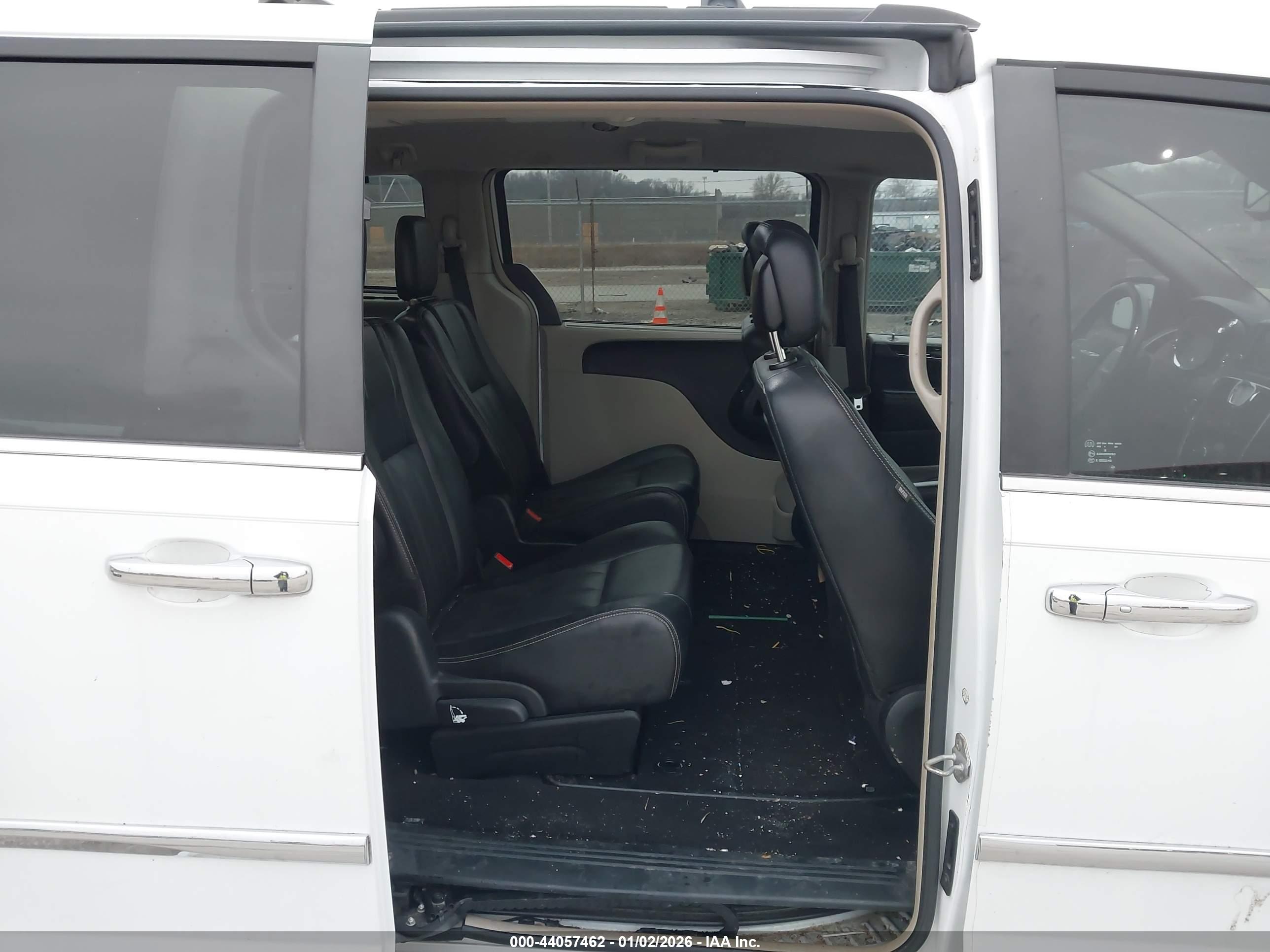 CHRYSLER TOWN image 8