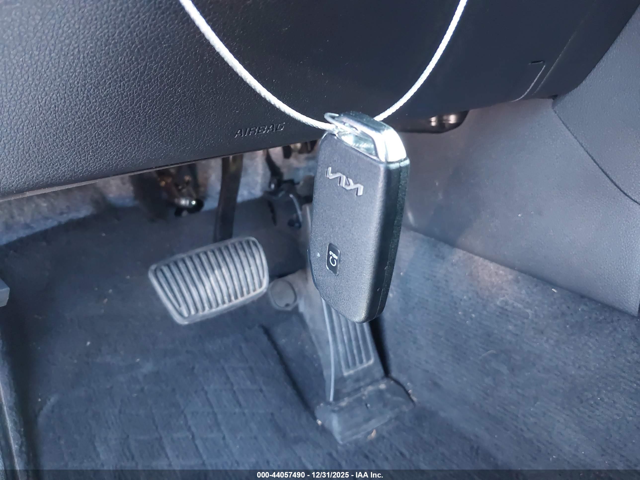 KIA K5 image 11