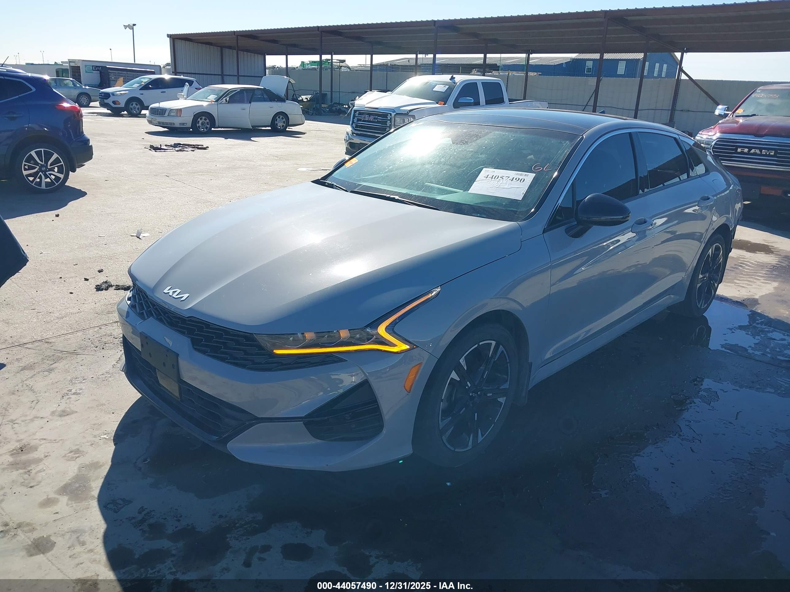 KIA K5 image 2