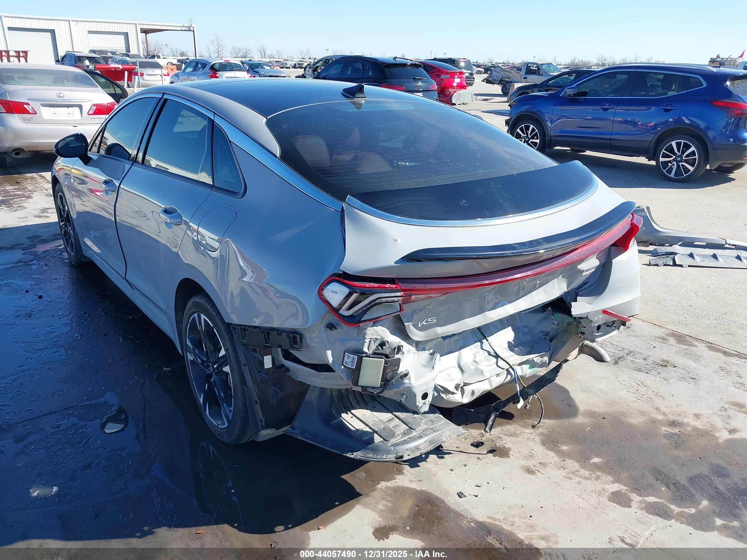 KIA K5 image 3