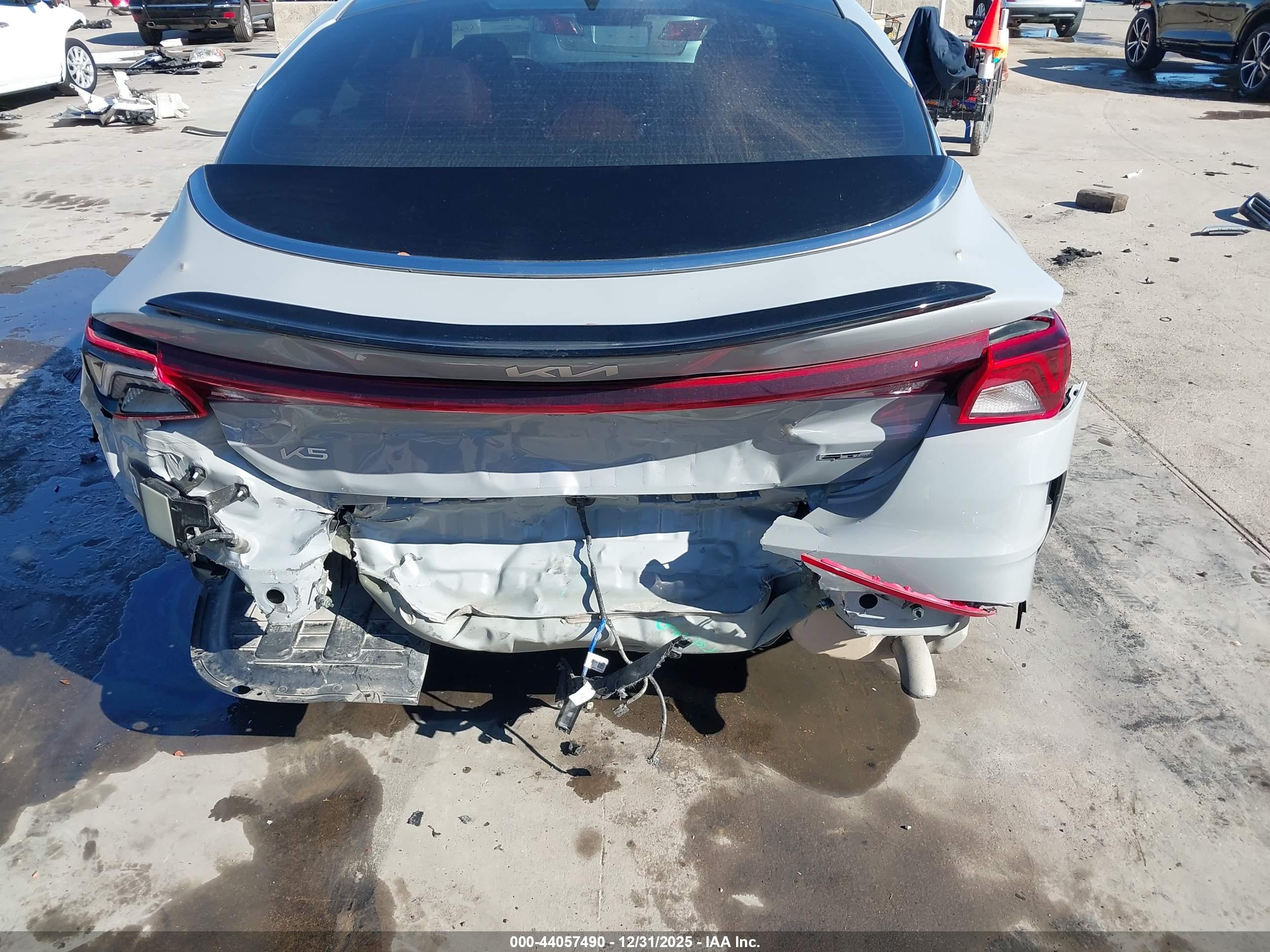 KIA K5 image 6