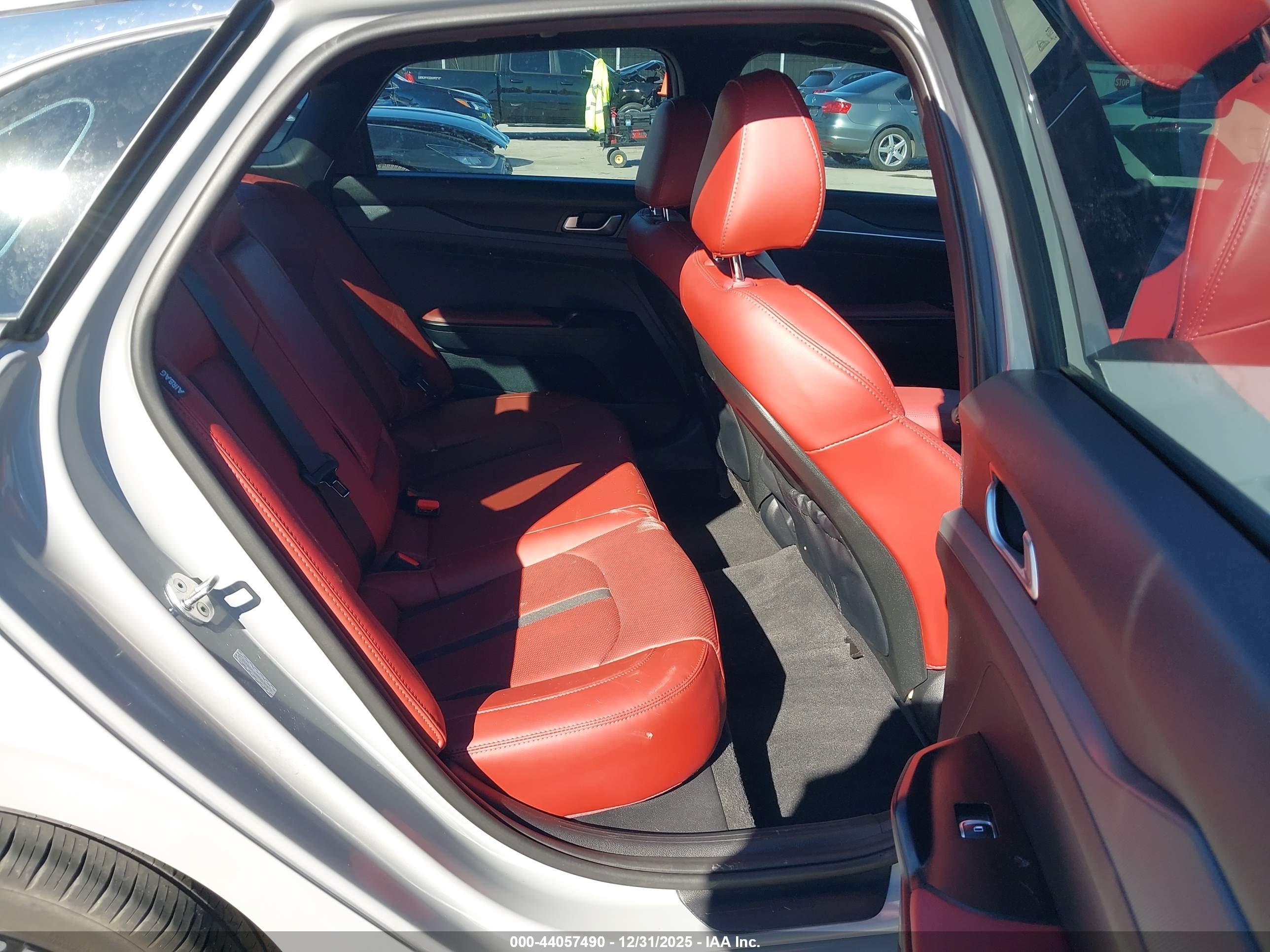 KIA K5 image 8