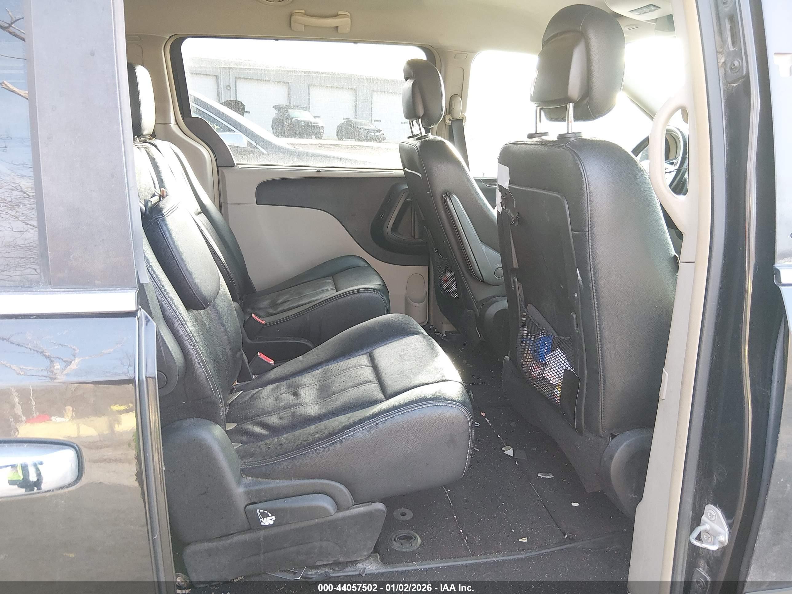 CHRYSLER TOWN image 8