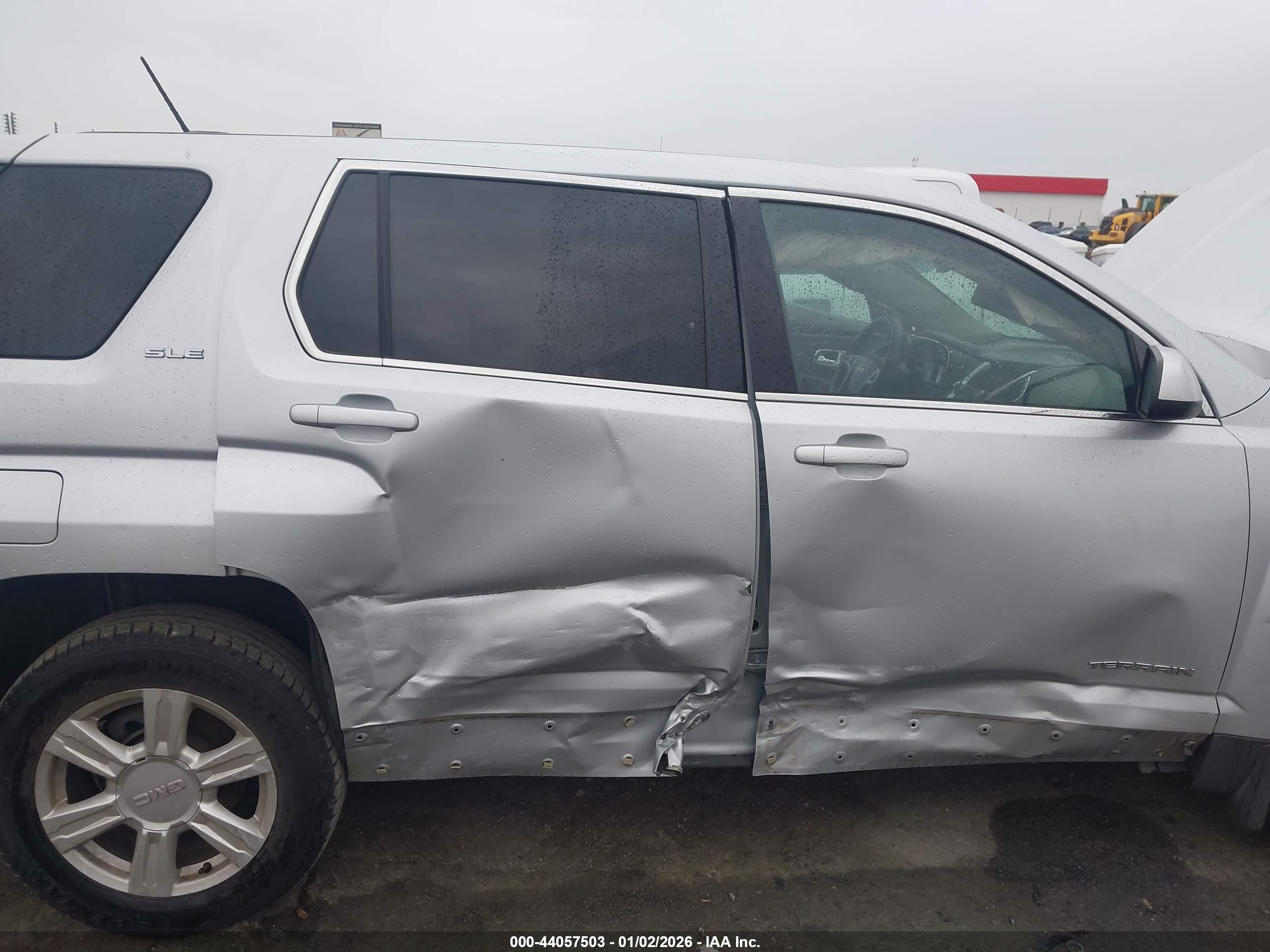 GMC TERRAIN image 6