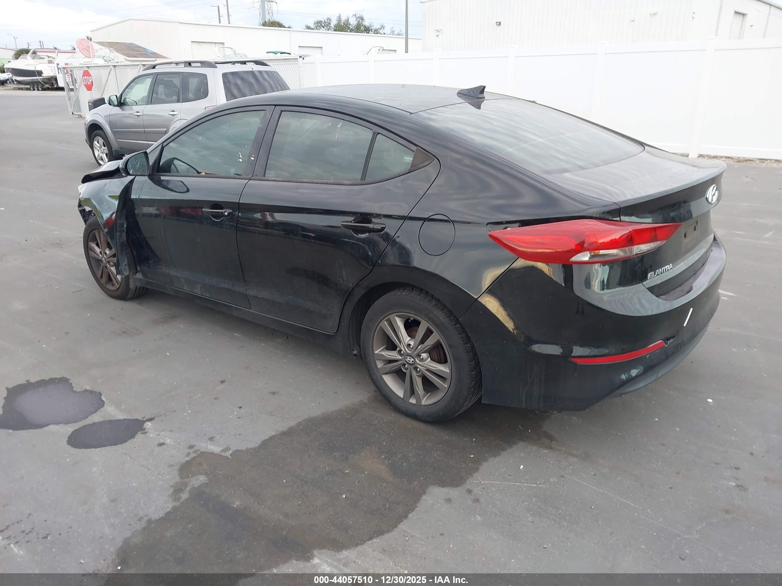 HYUNDAI ELANTRA image 3