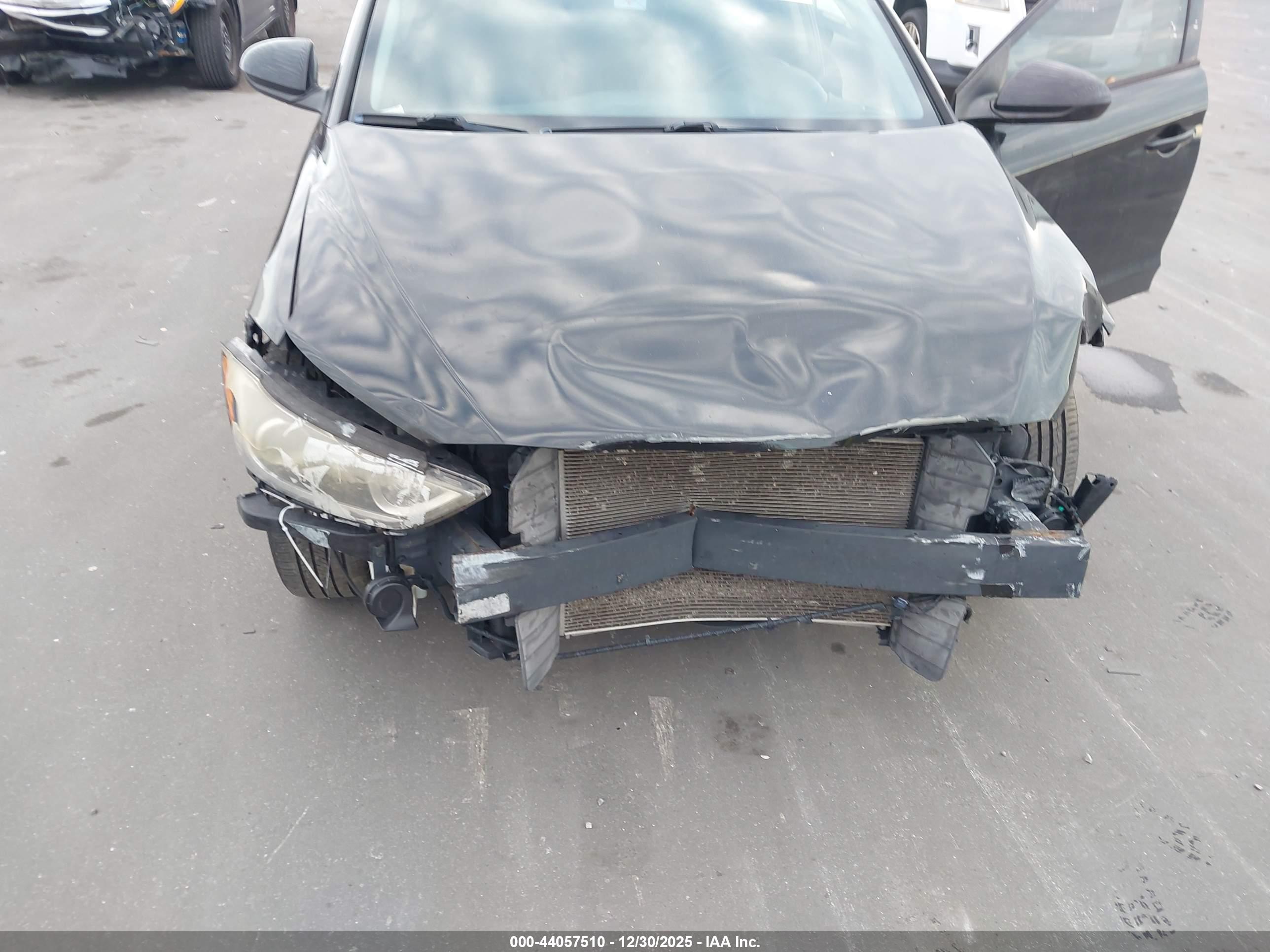 HYUNDAI ELANTRA image 6
