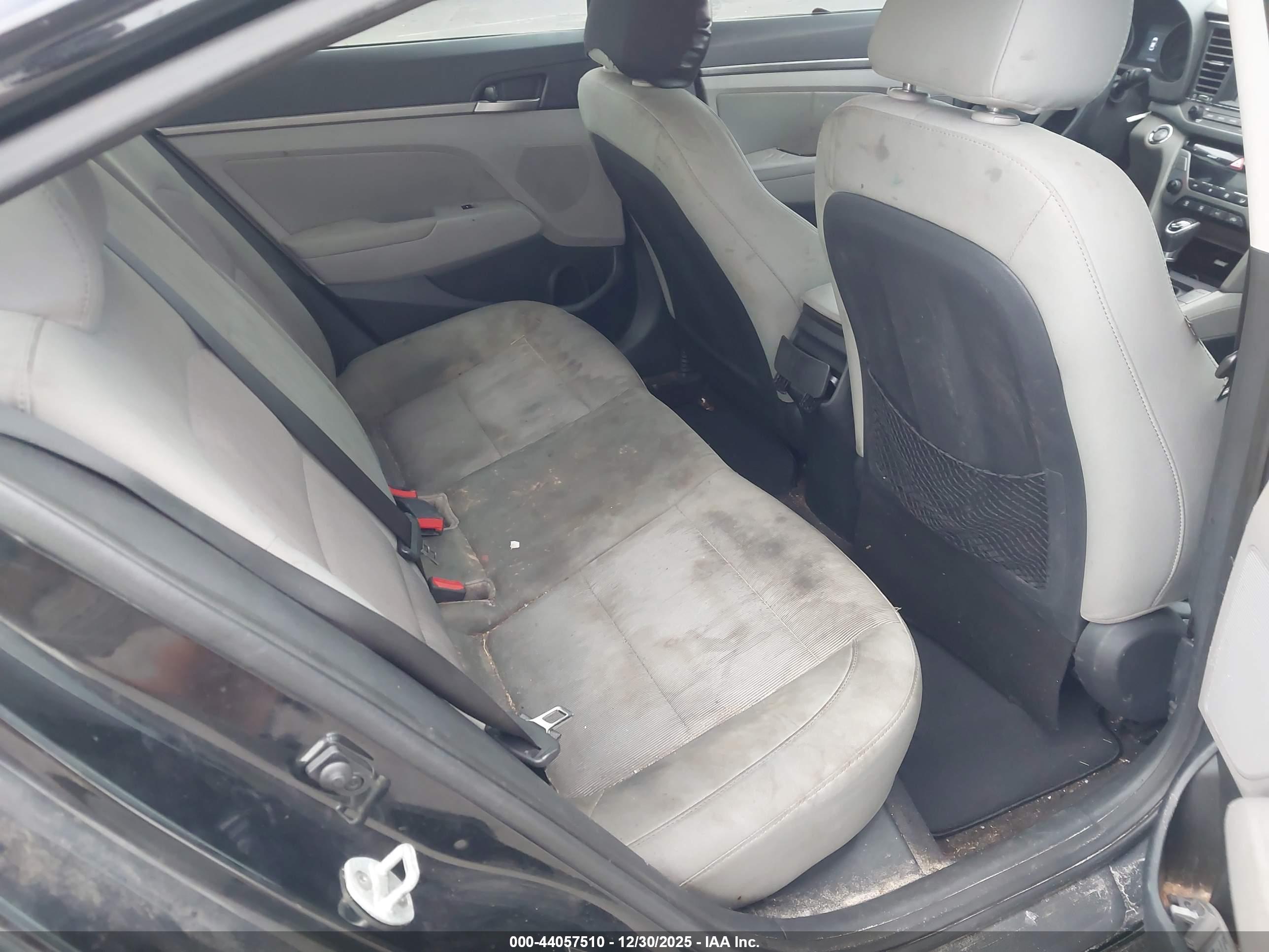 HYUNDAI ELANTRA image 8