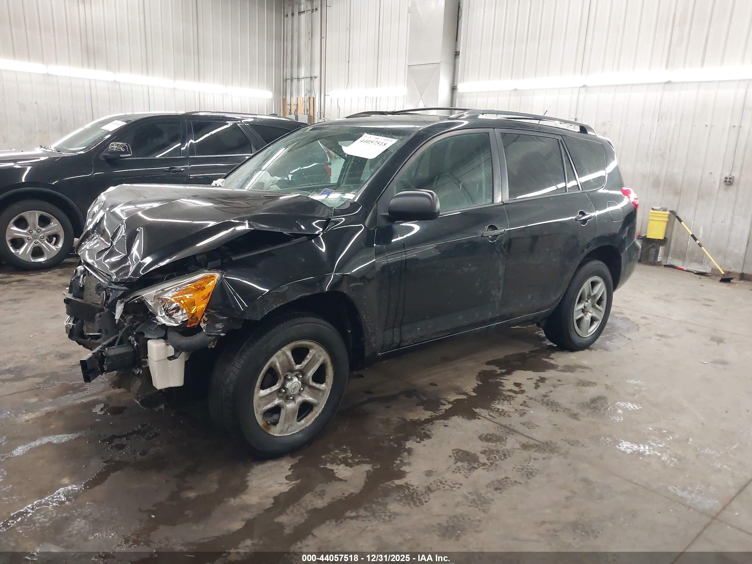 TOYOTA RAV4 image 2