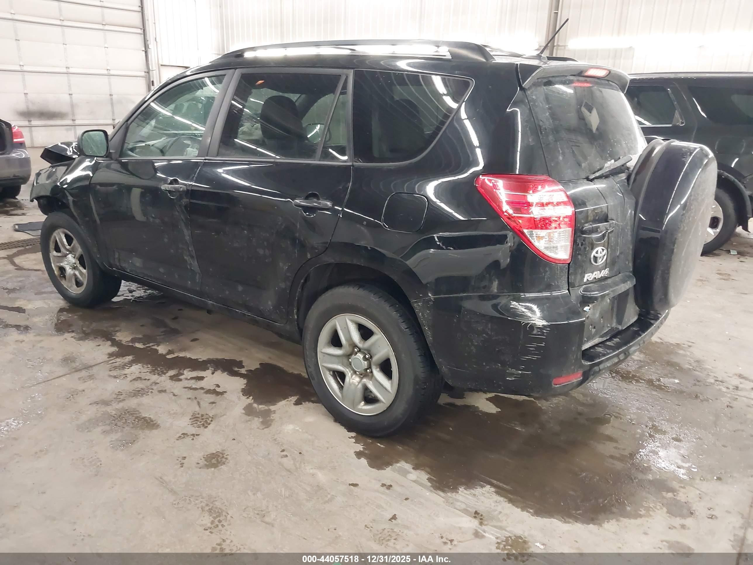 TOYOTA RAV4 image 3