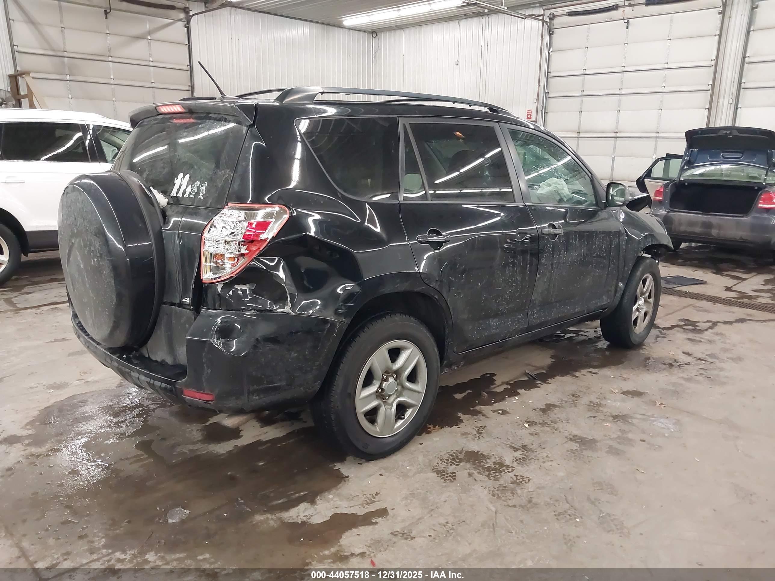 TOYOTA RAV4 image 4