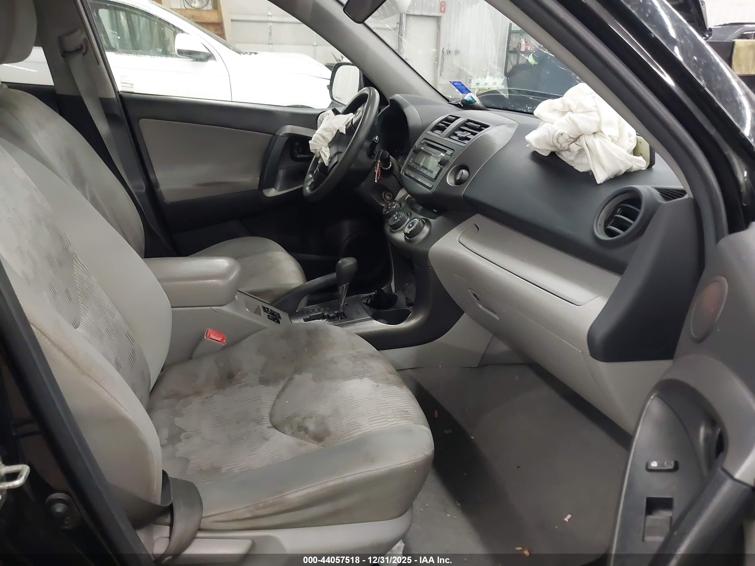 TOYOTA RAV4 image 5