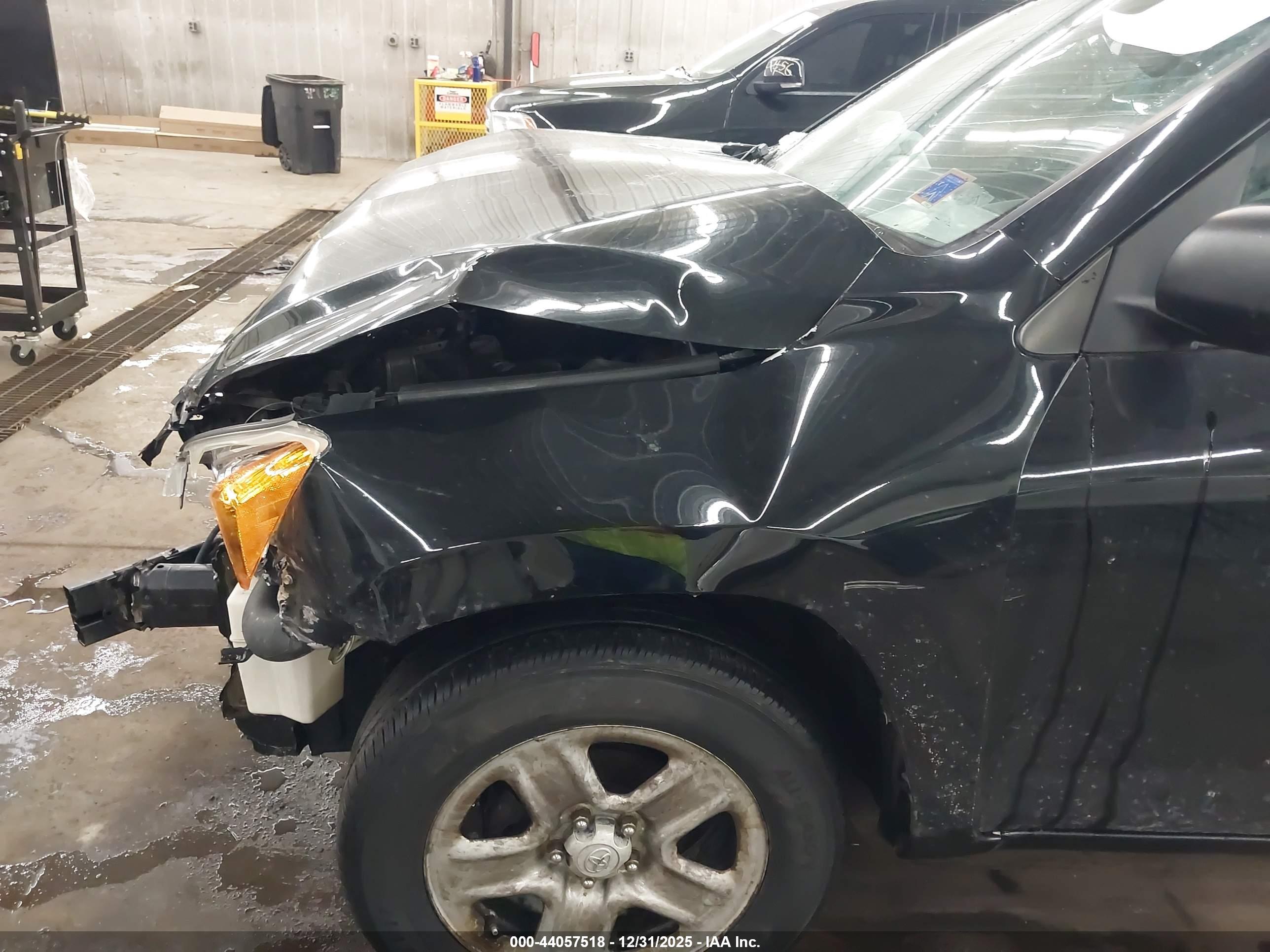 TOYOTA RAV4 image 6