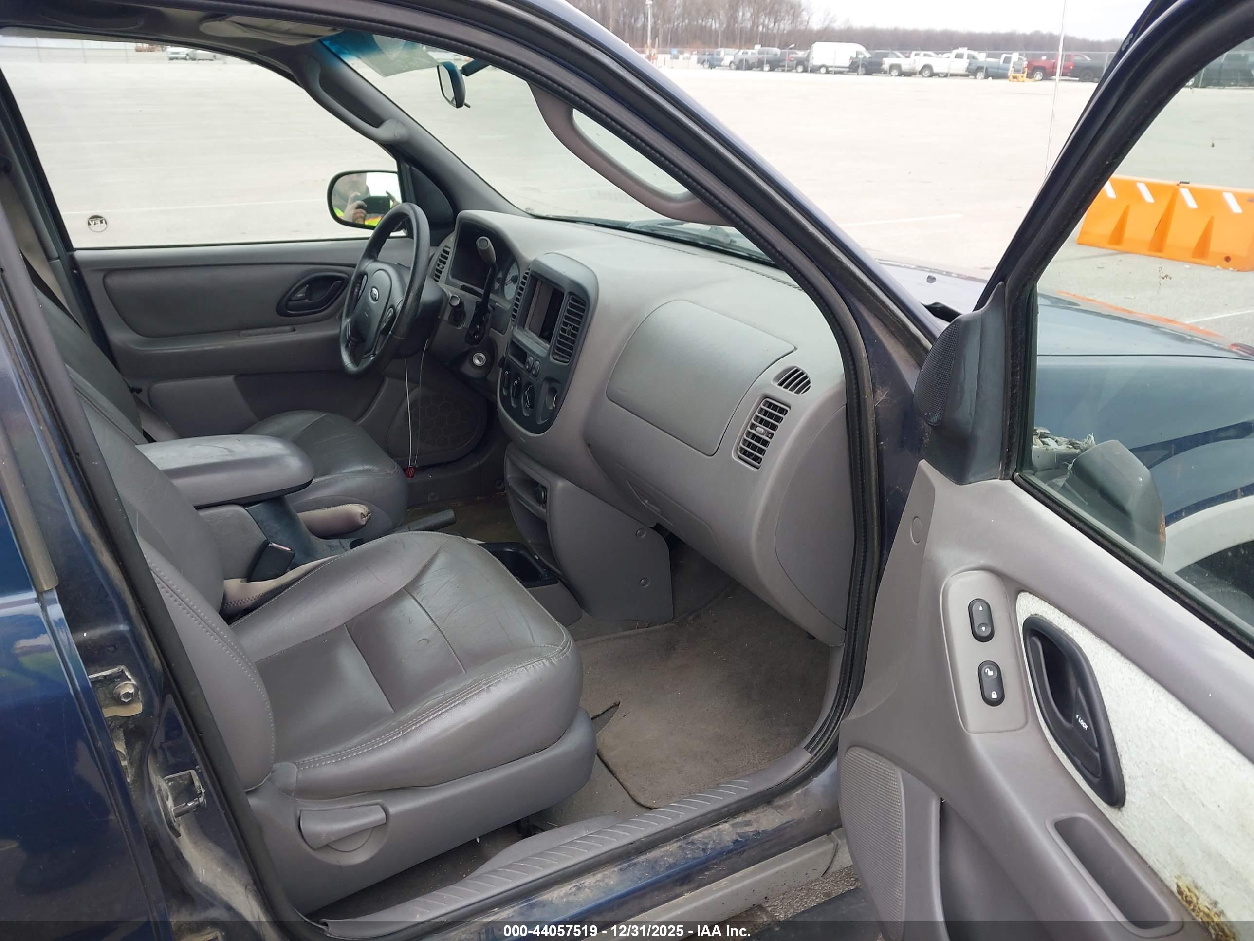 FORD ESCAPE image 5