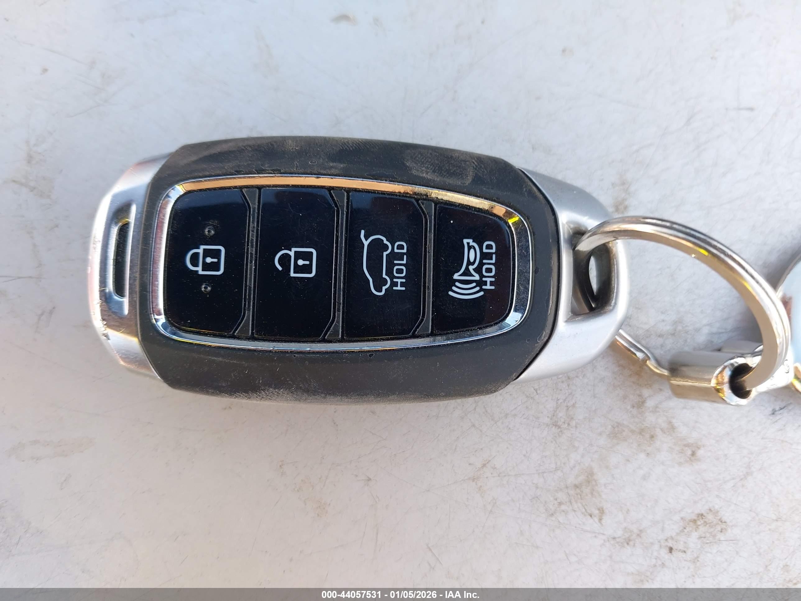 HYUNDAI SANTA image 11
