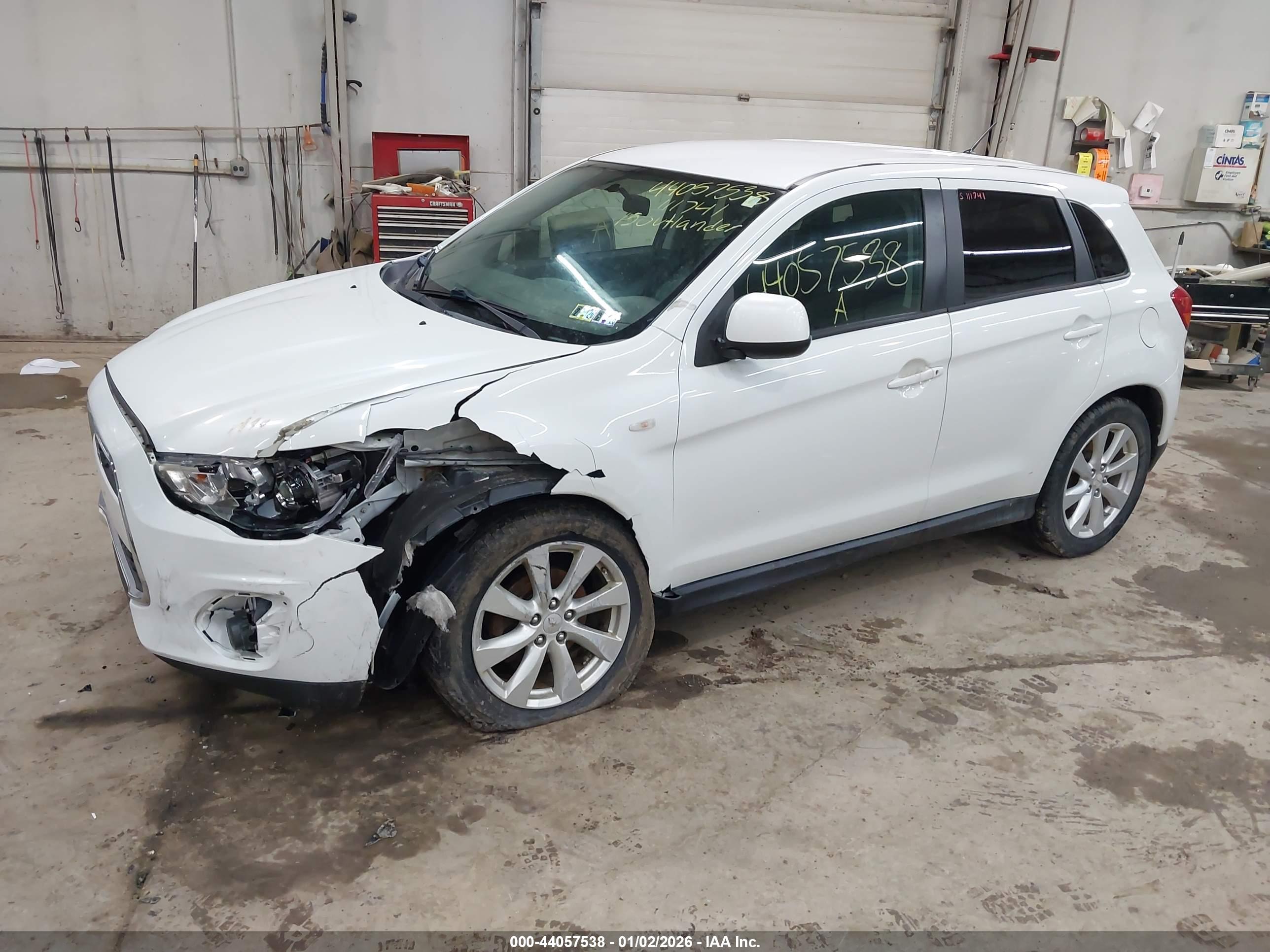 MITSUBISHI OUTLANDER image 2