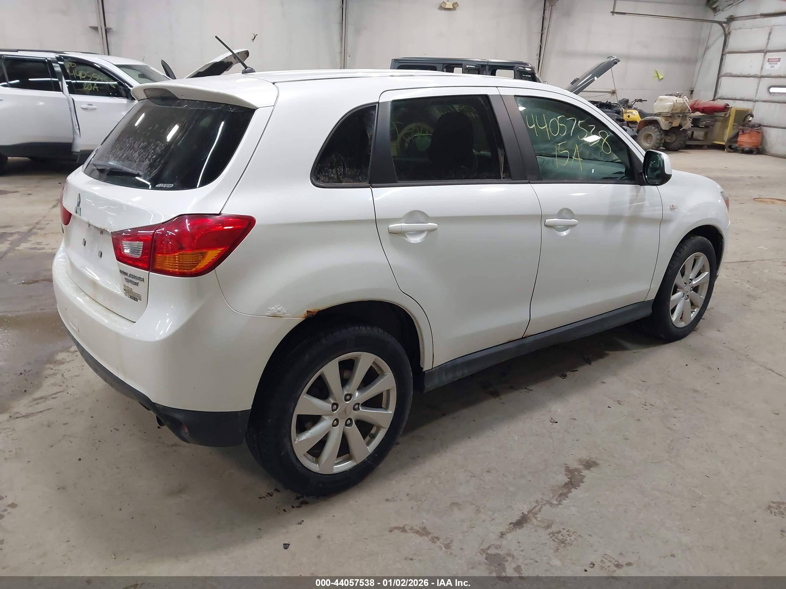 MITSUBISHI OUTLANDER image 4