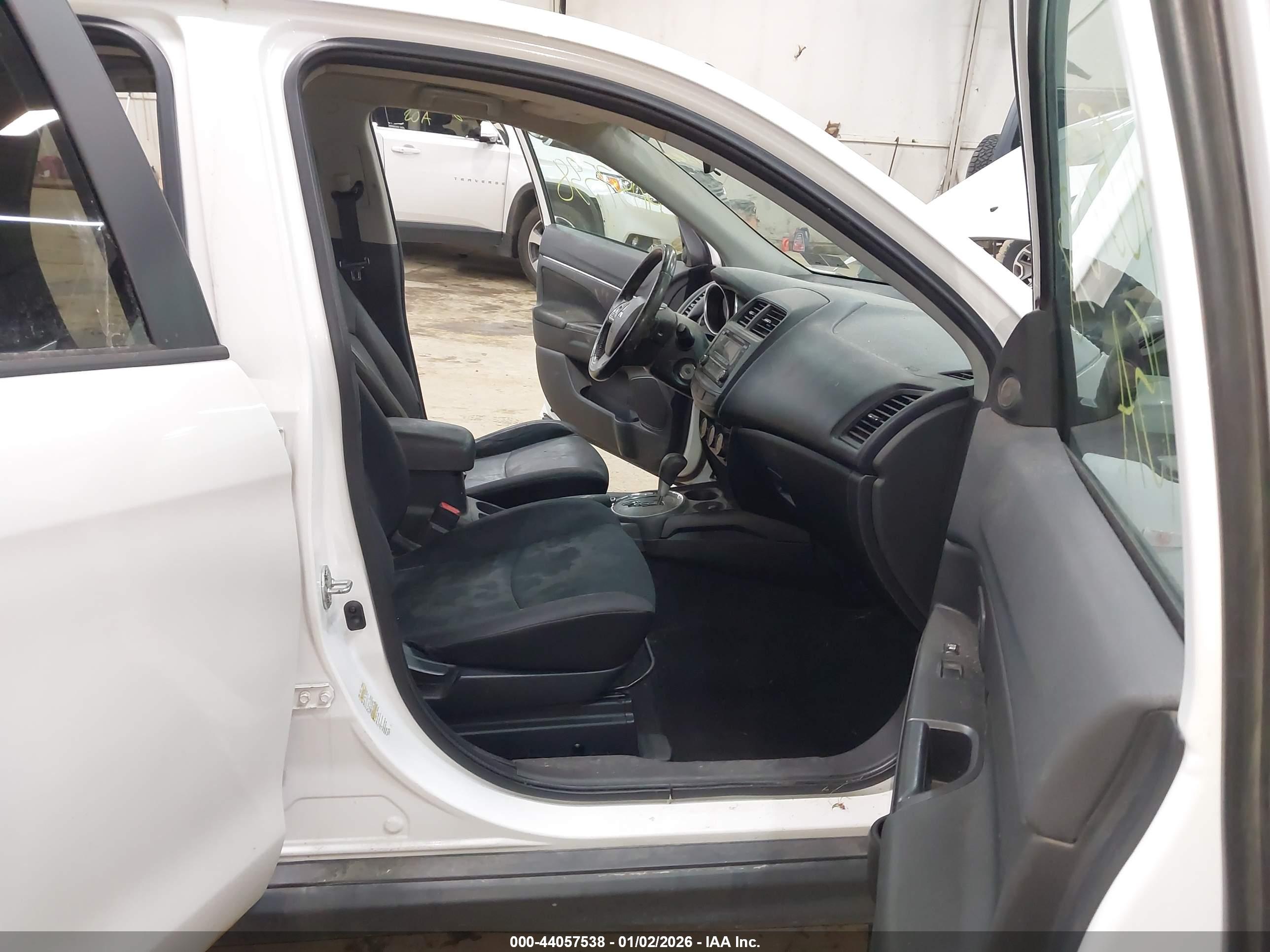 MITSUBISHI OUTLANDER image 5