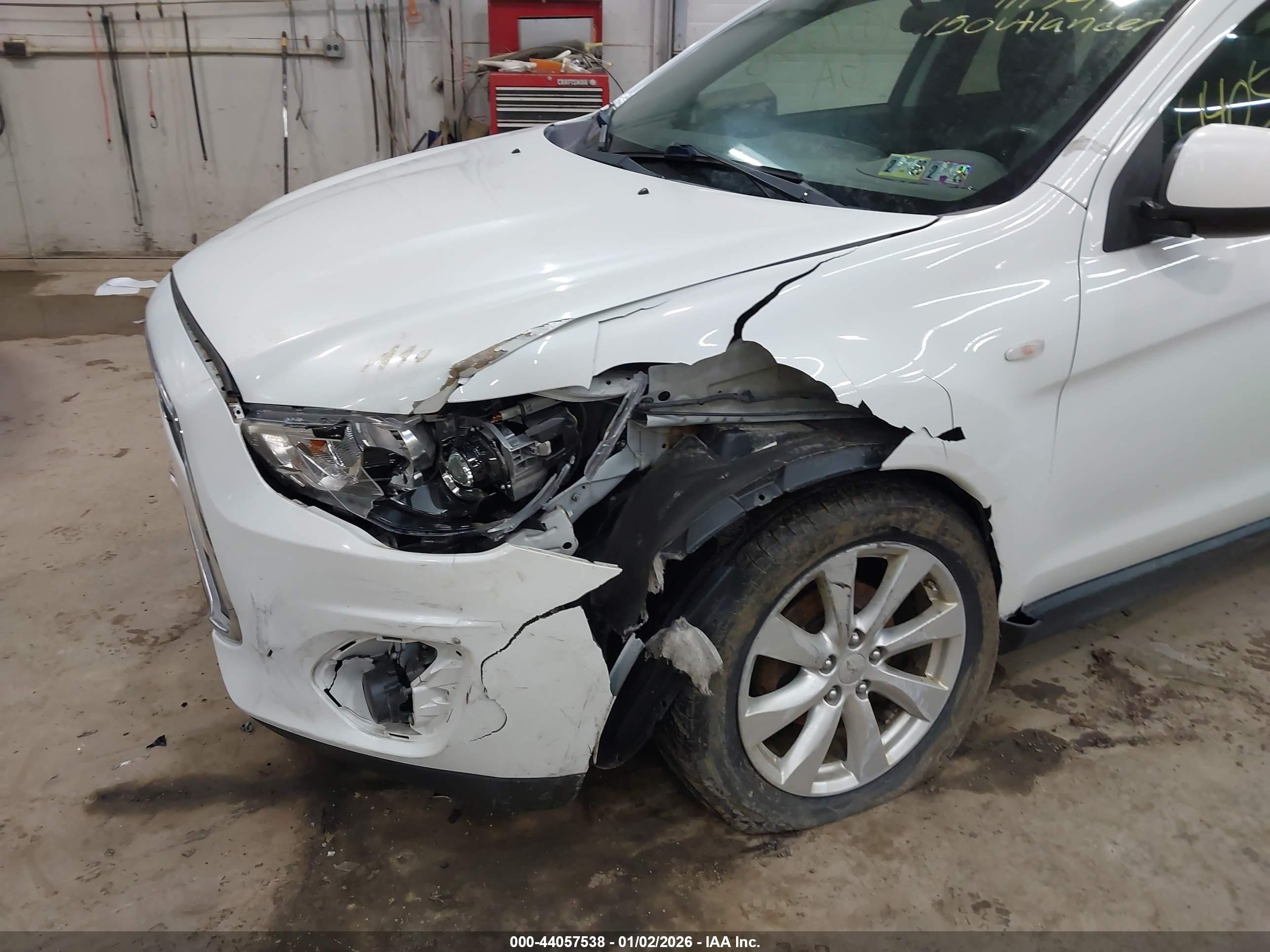 MITSUBISHI OUTLANDER image 6