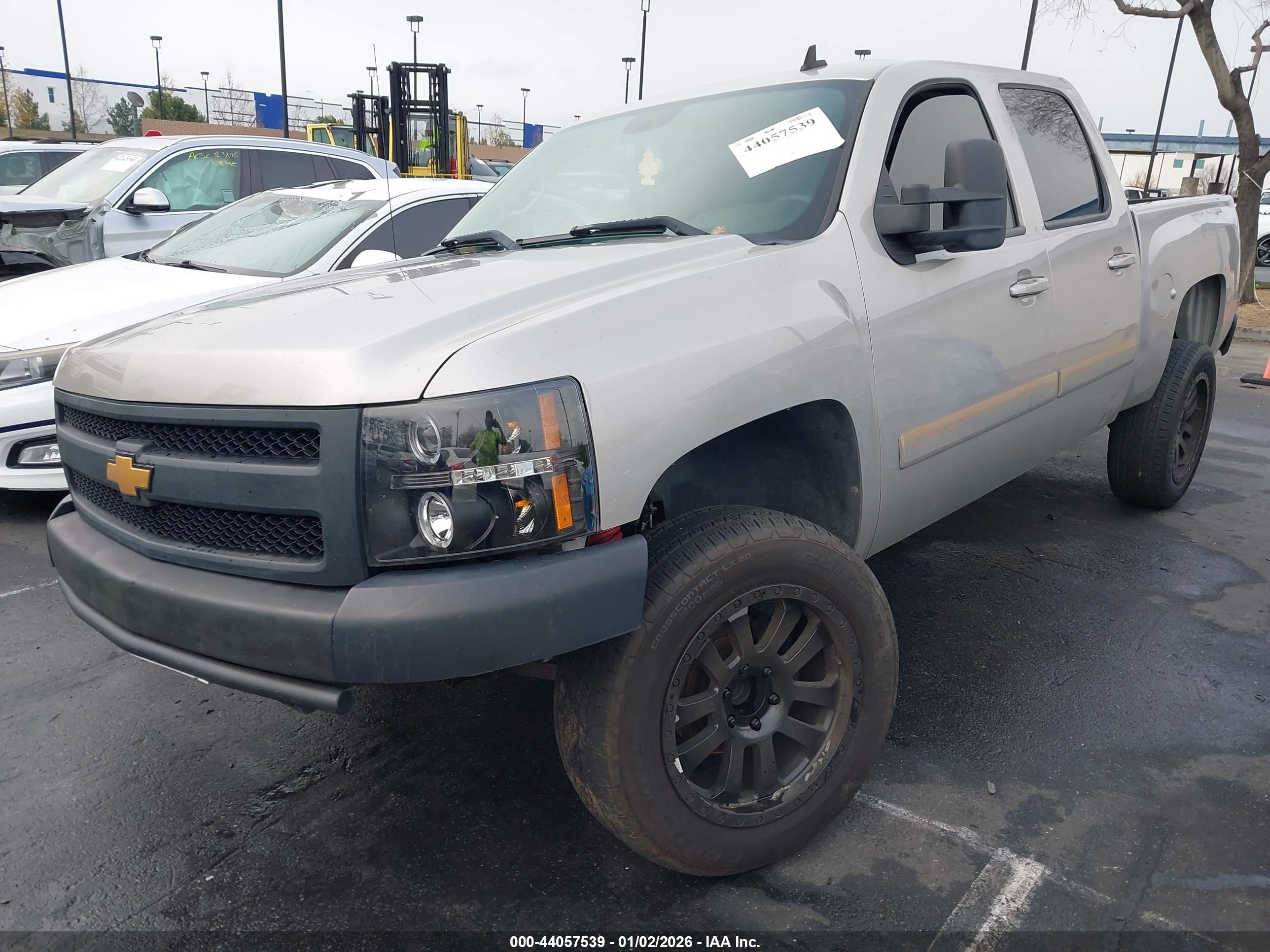 CHEVROLET SILVERADO image 2