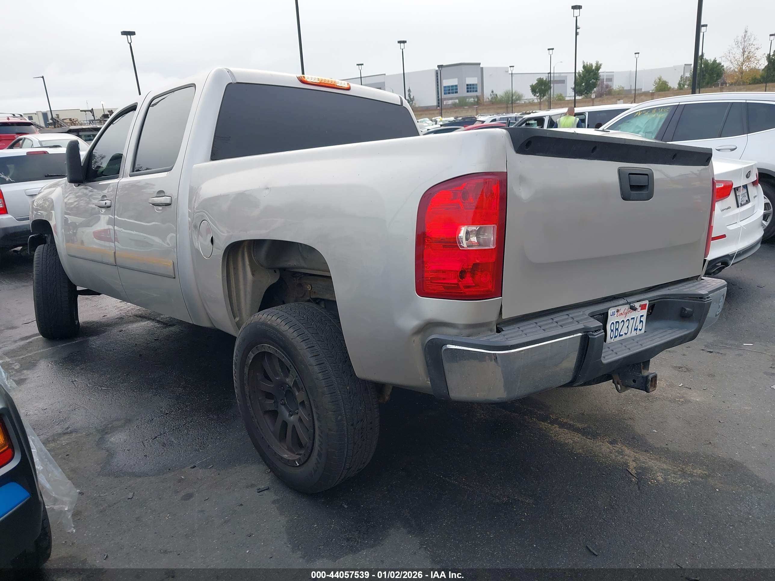 CHEVROLET SILVERADO image 3