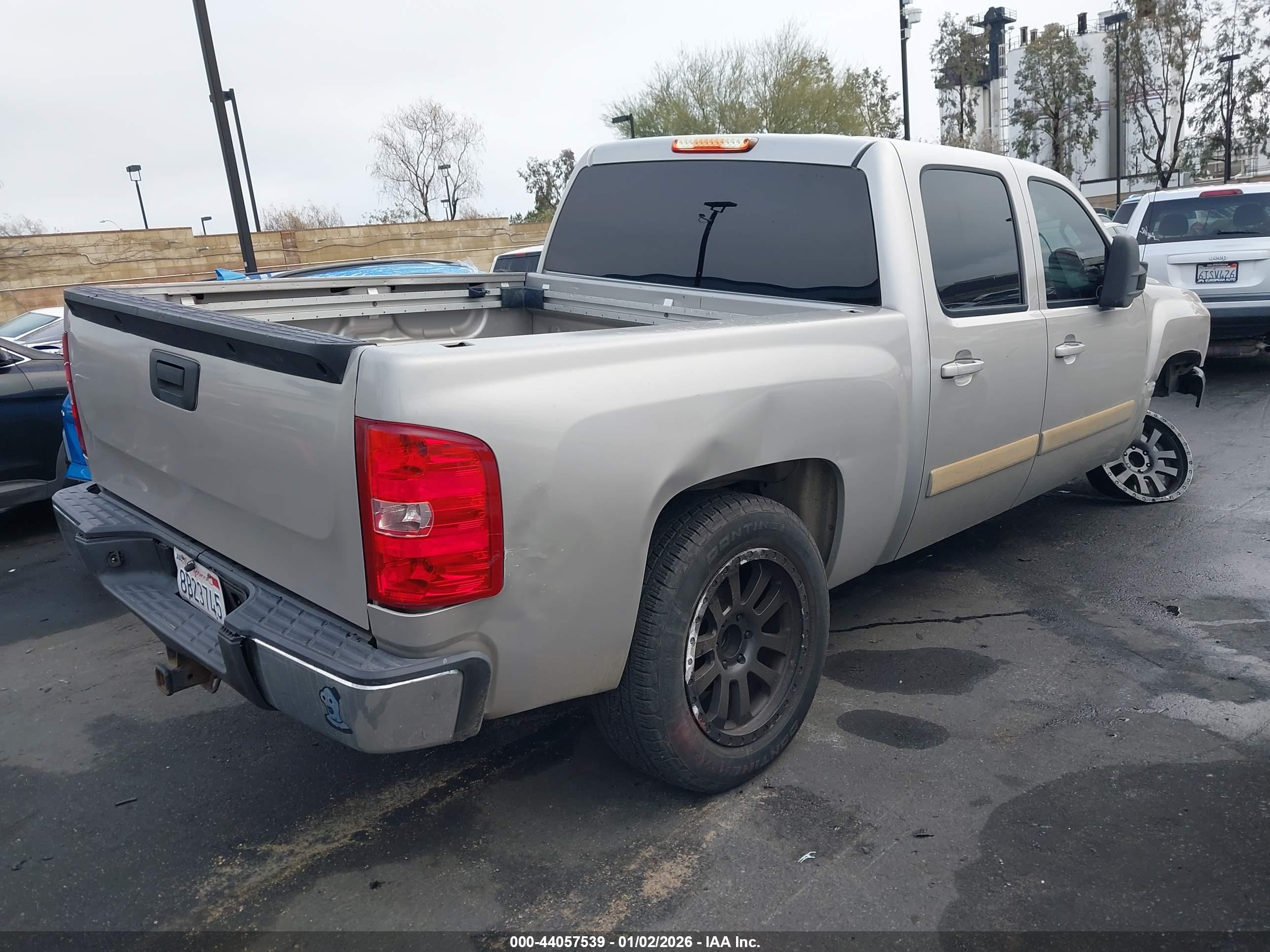 CHEVROLET SILVERADO image 4