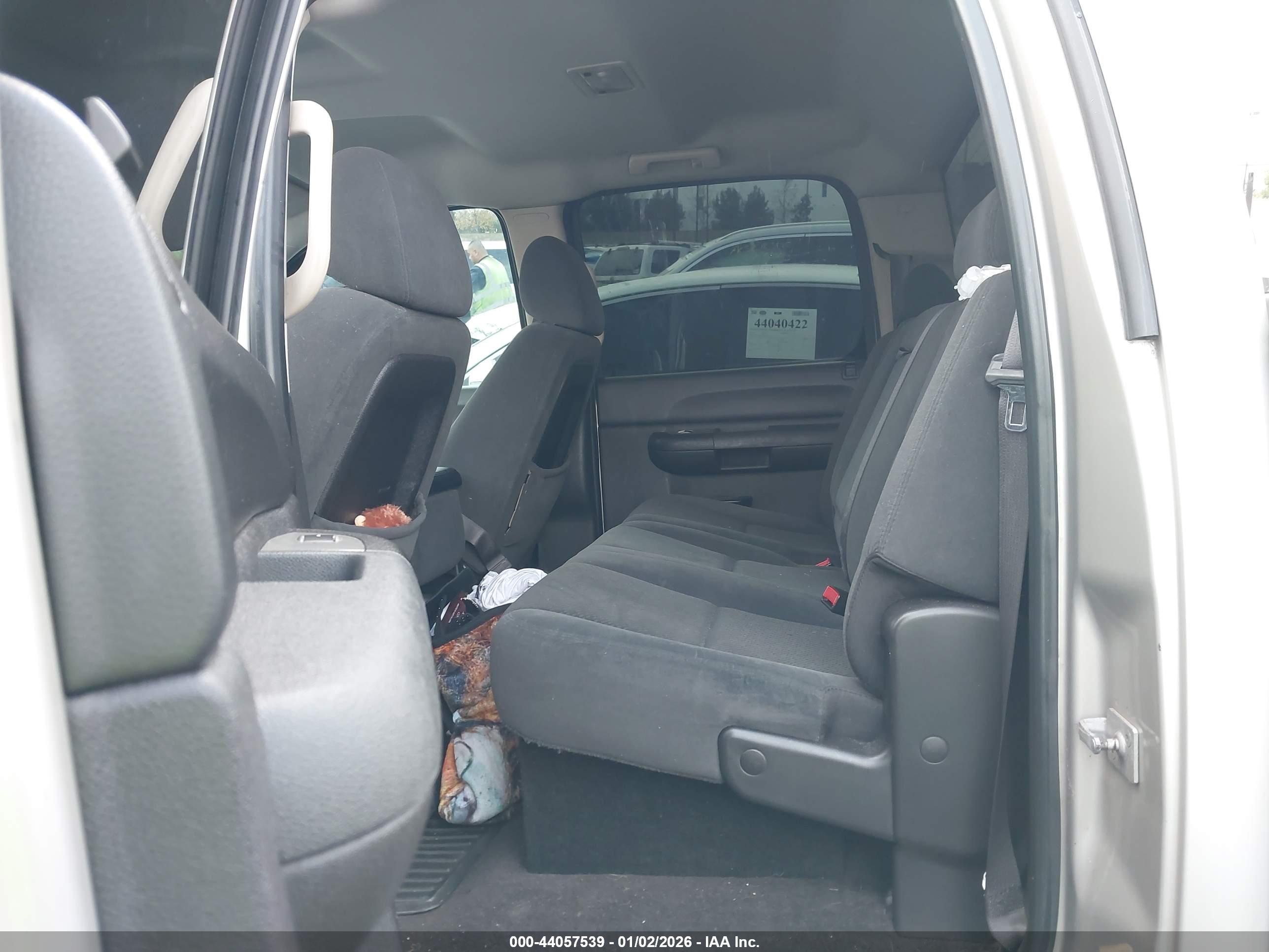 CHEVROLET SILVERADO image 8