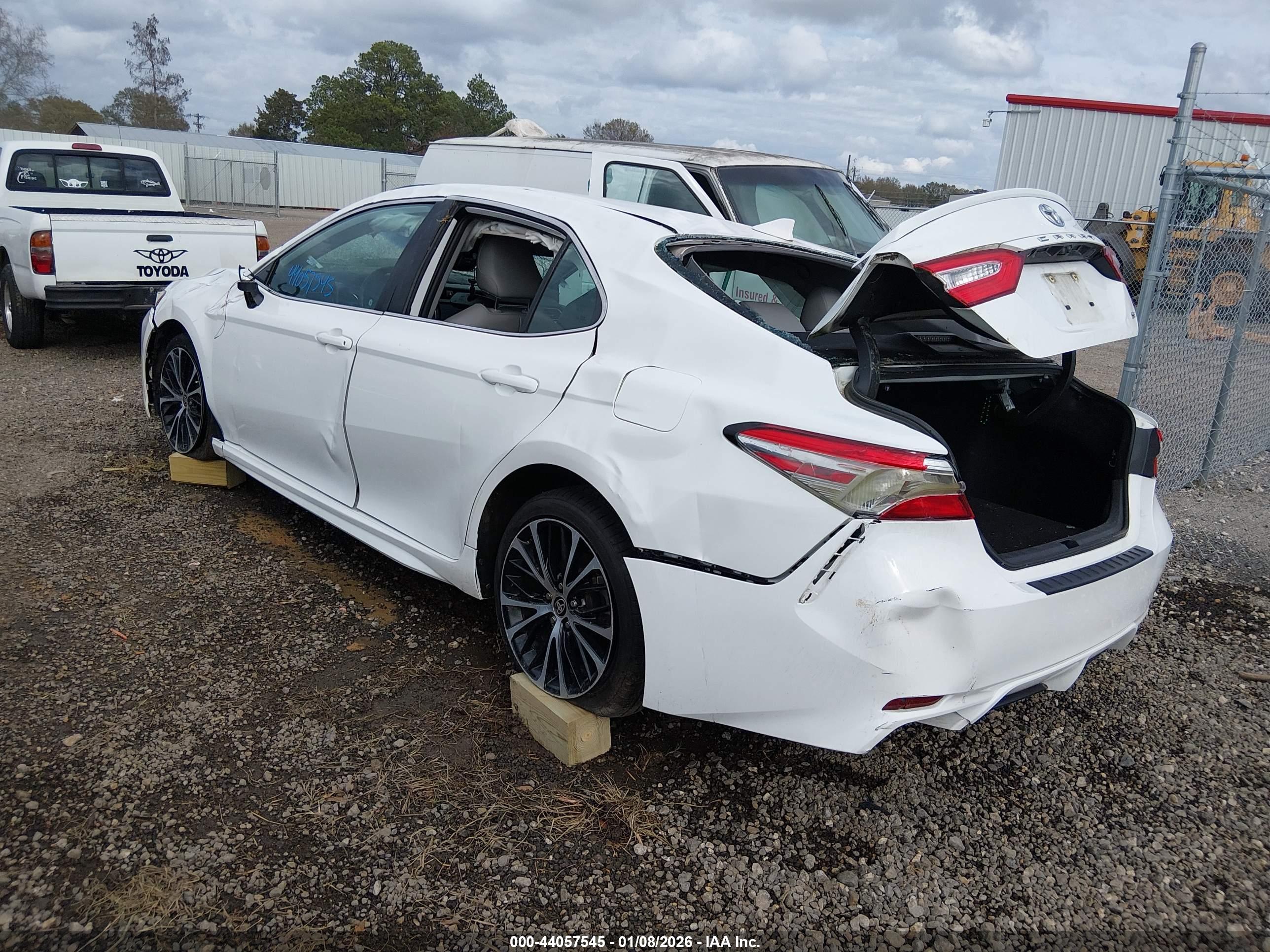 TOYOTA CAMRY image 3