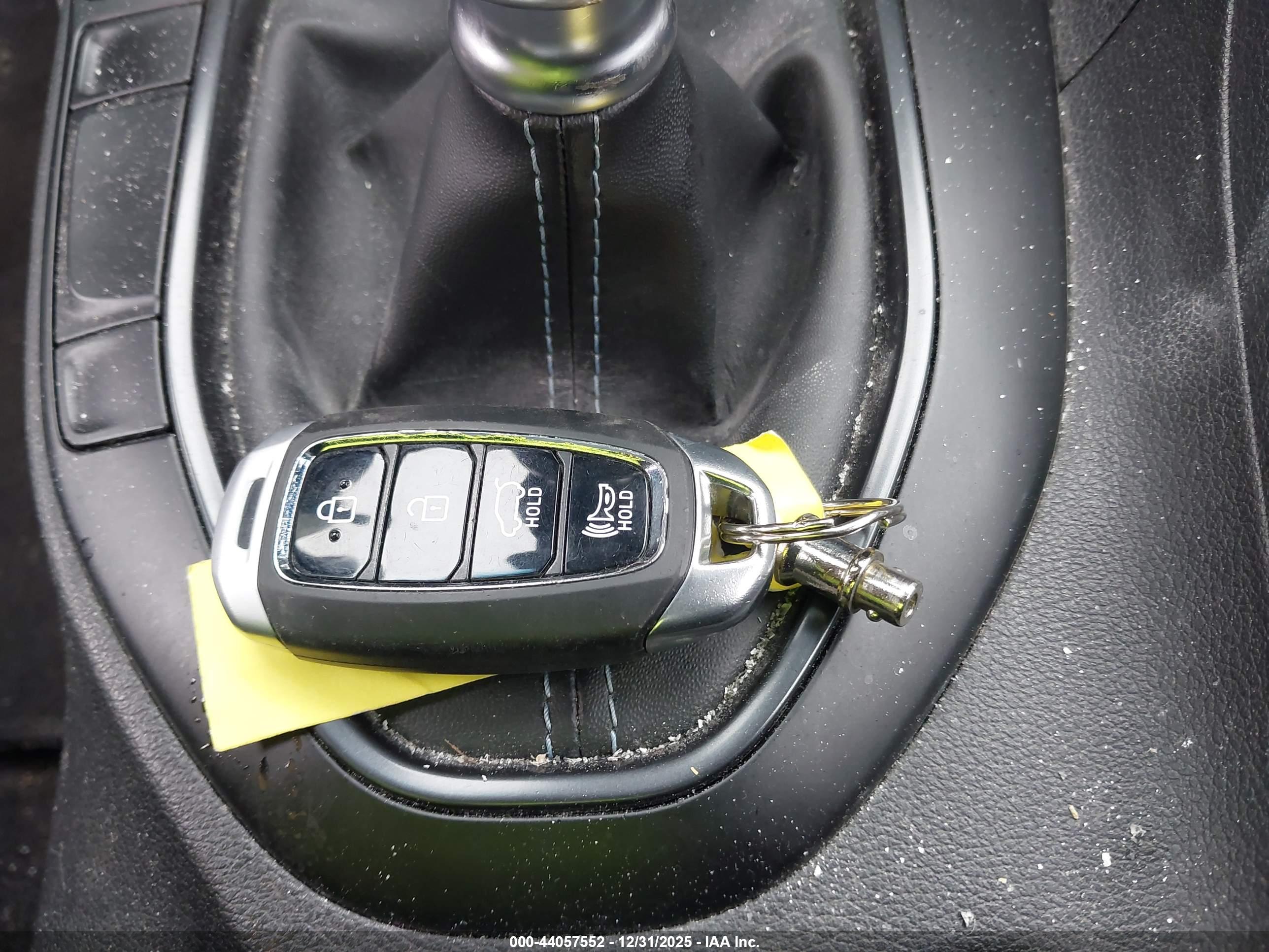 HYUNDAI VELOSTER image 11