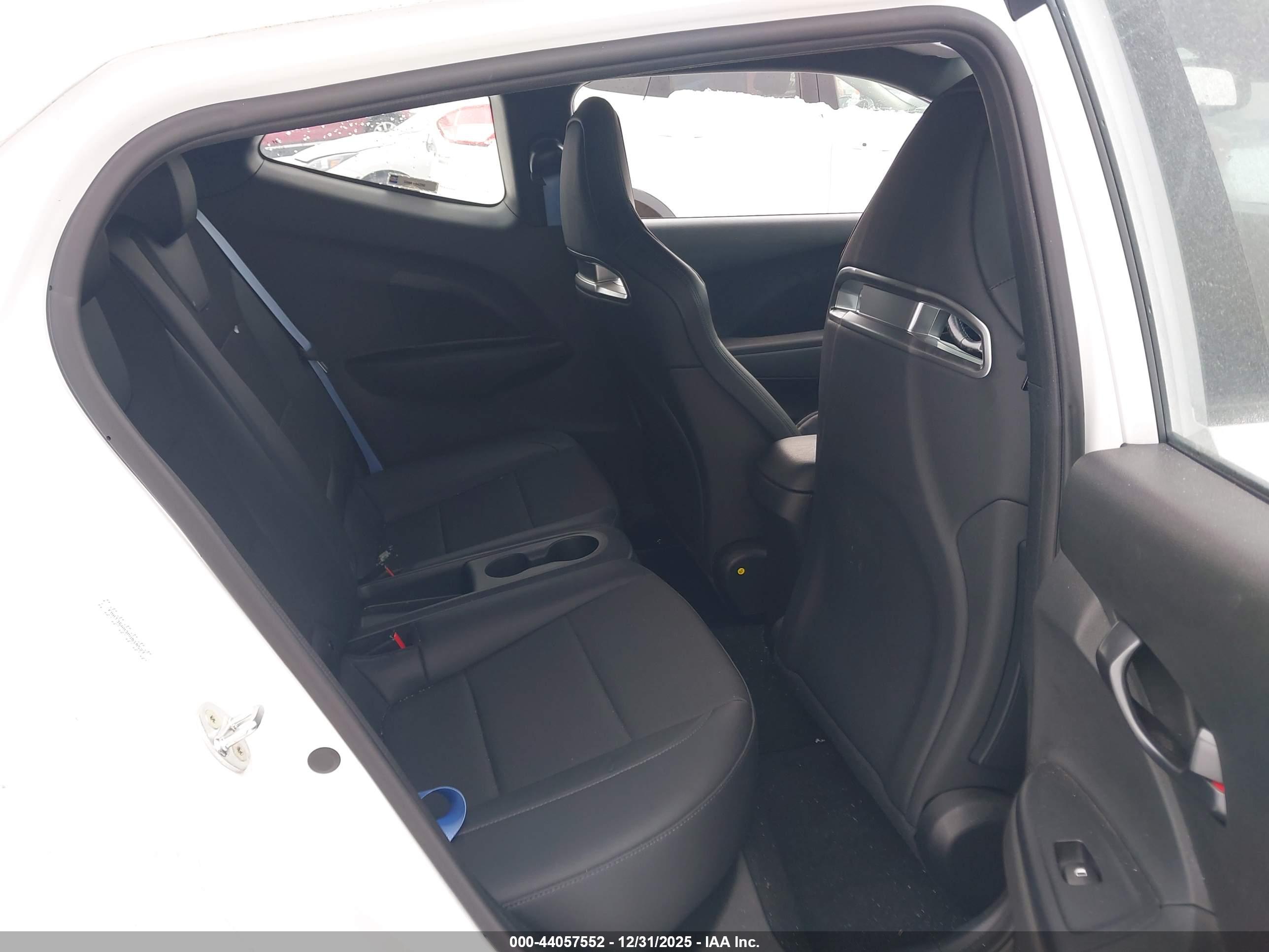 HYUNDAI VELOSTER image 8