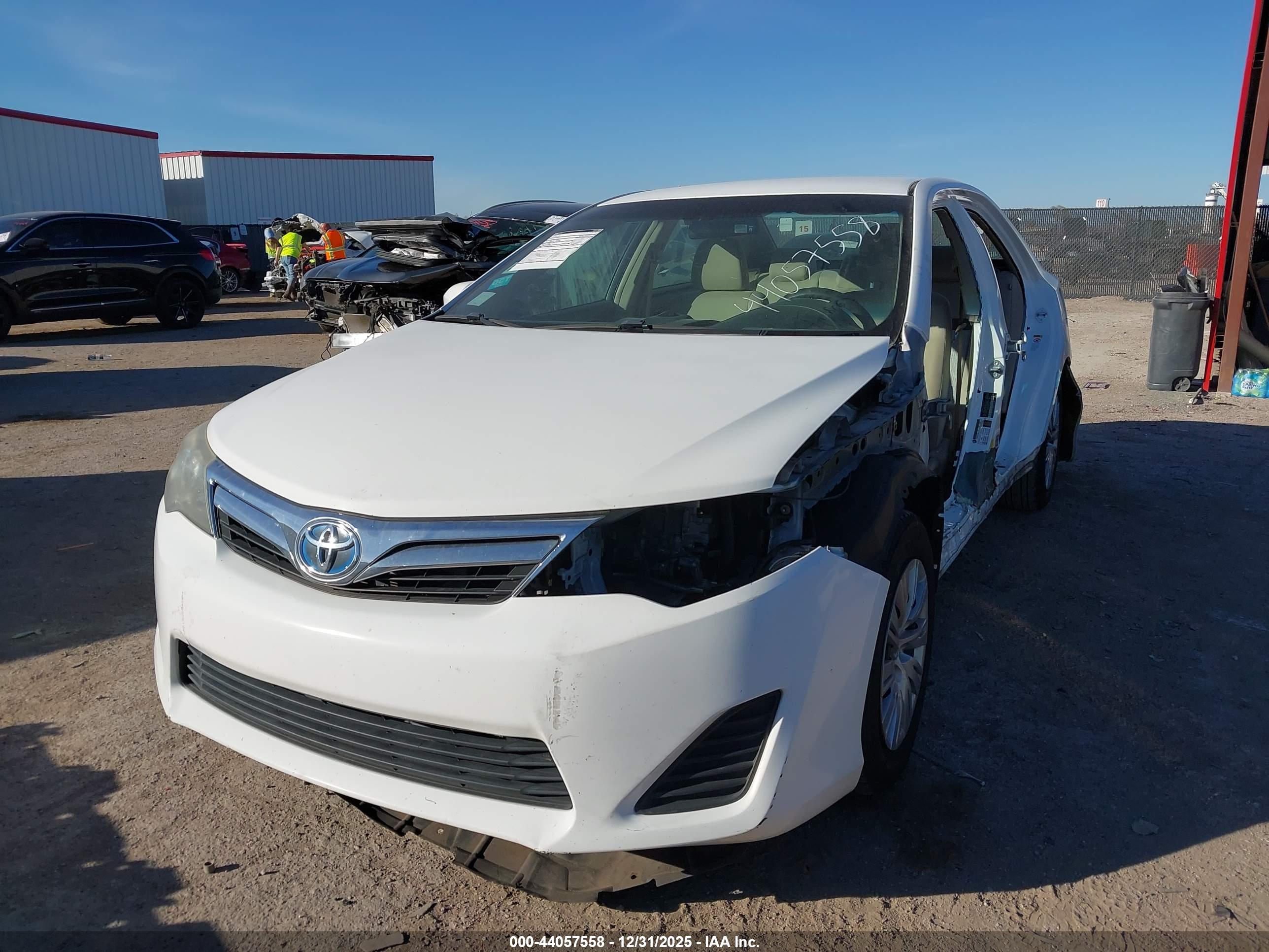 TOYOTA CAMRY image 2