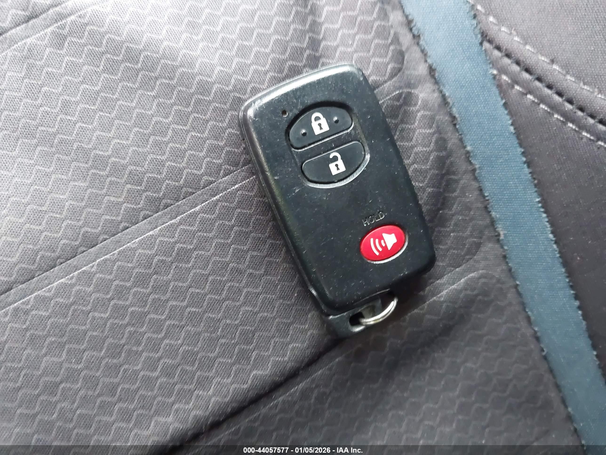 TOYOTA PRIUS image 11