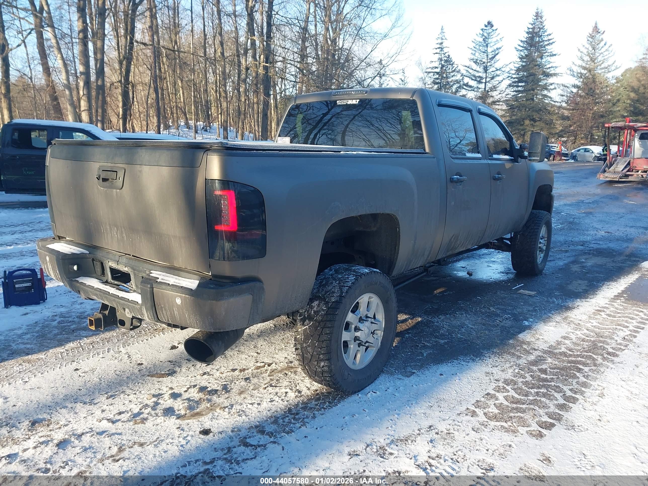 CHEVROLET SILVERADO image 4