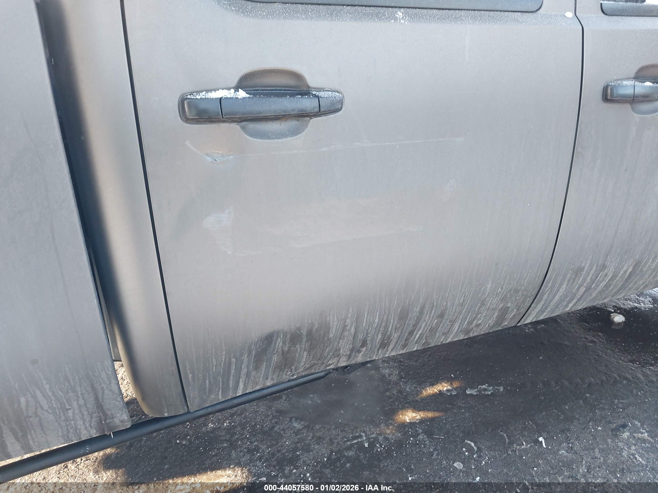 CHEVROLET SILVERADO image 6