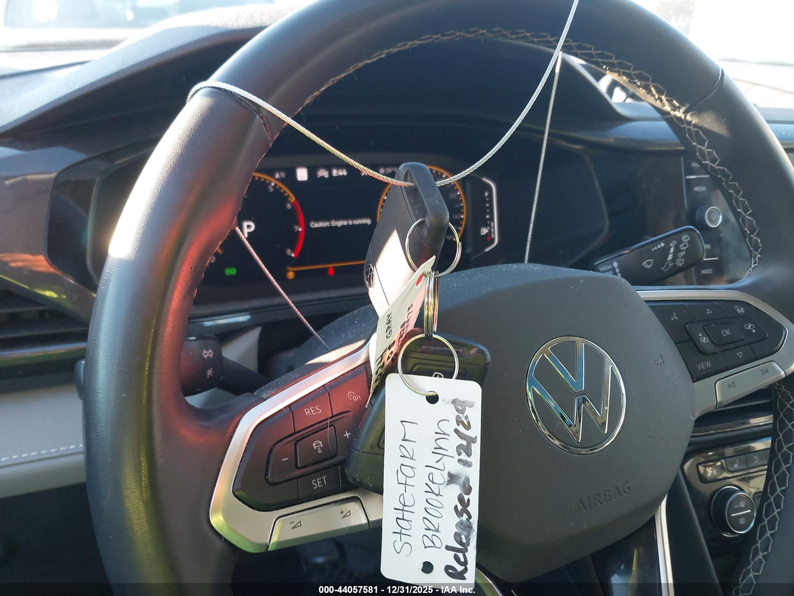 VOLKSWAGEN TAOS image 11