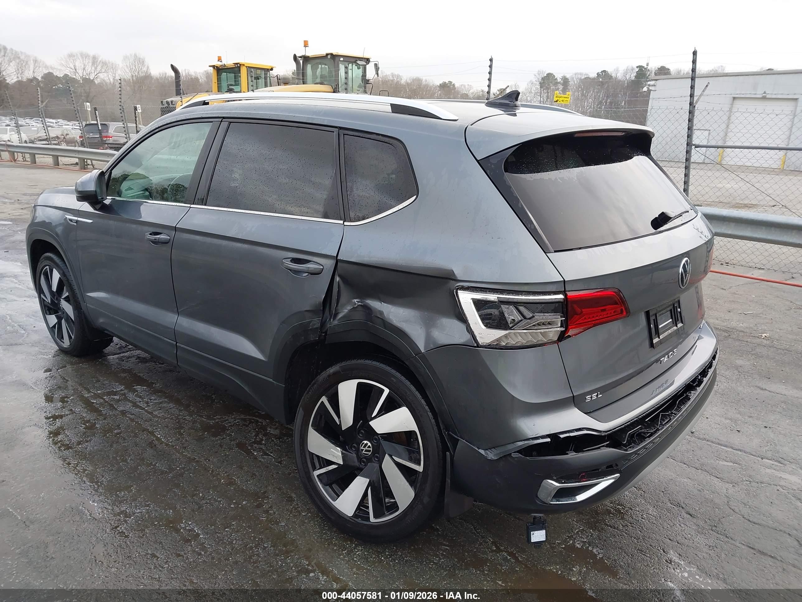 VOLKSWAGEN TAOS image 3