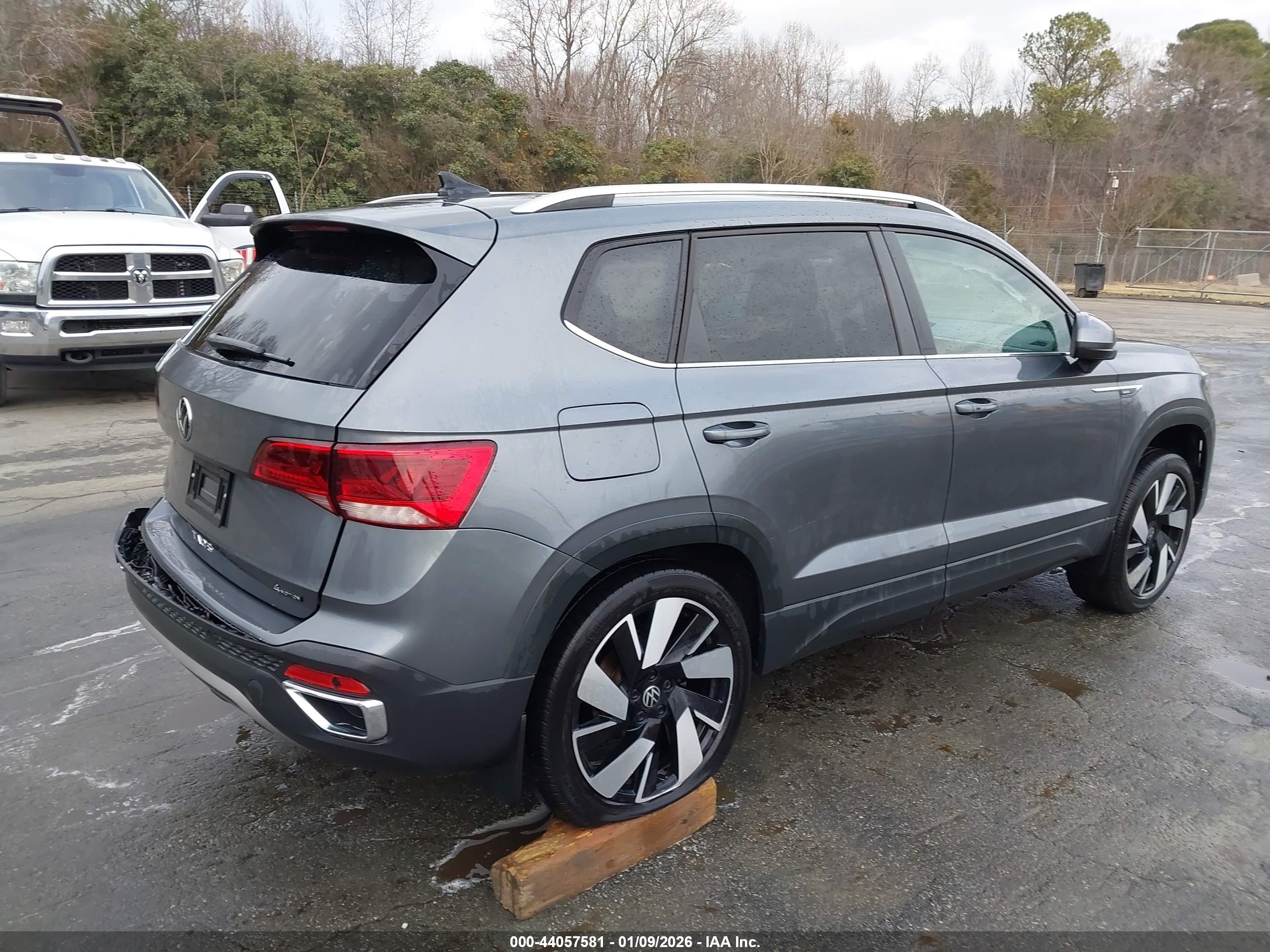 VOLKSWAGEN TAOS image 4