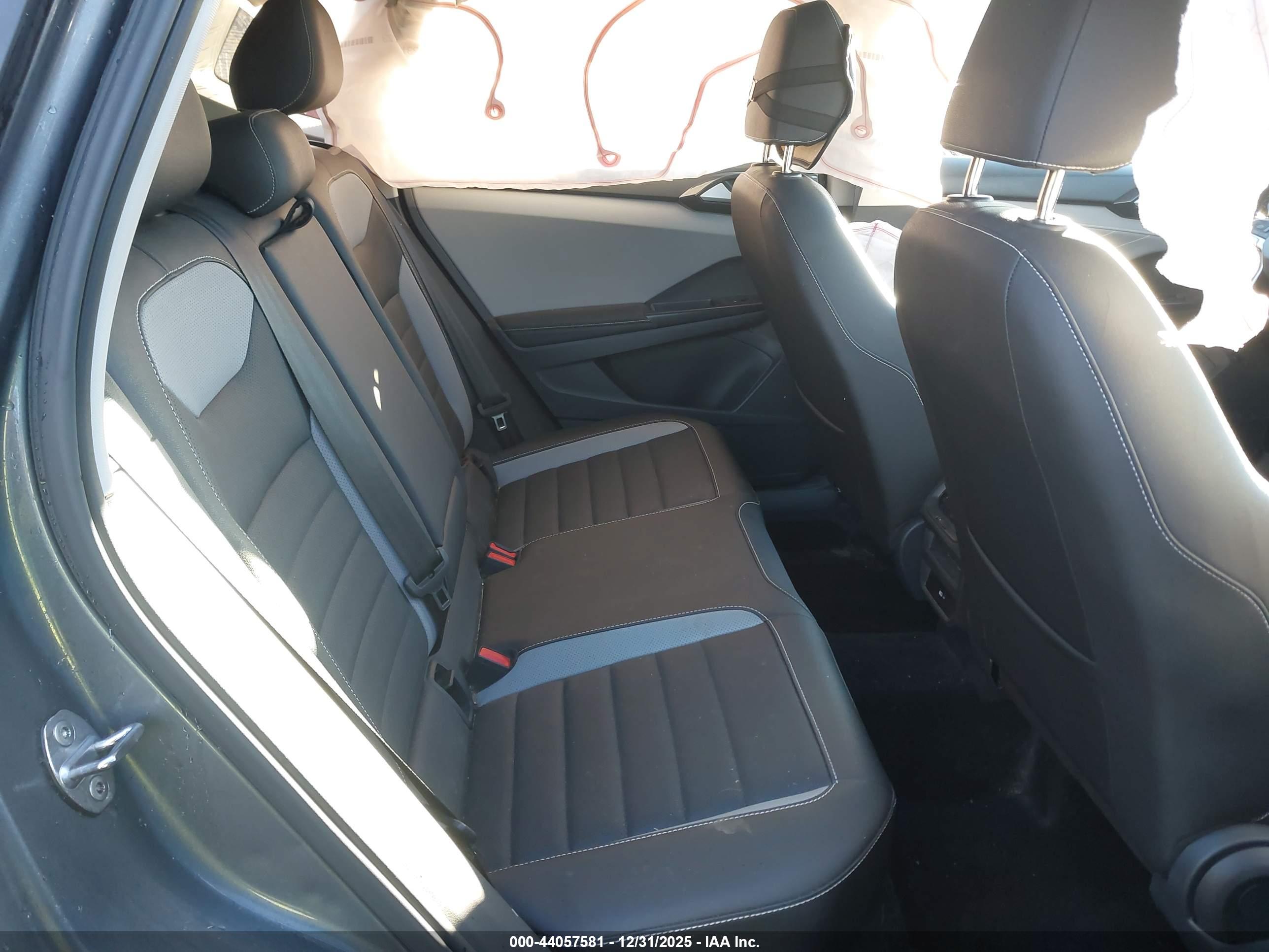 VOLKSWAGEN TAOS image 8