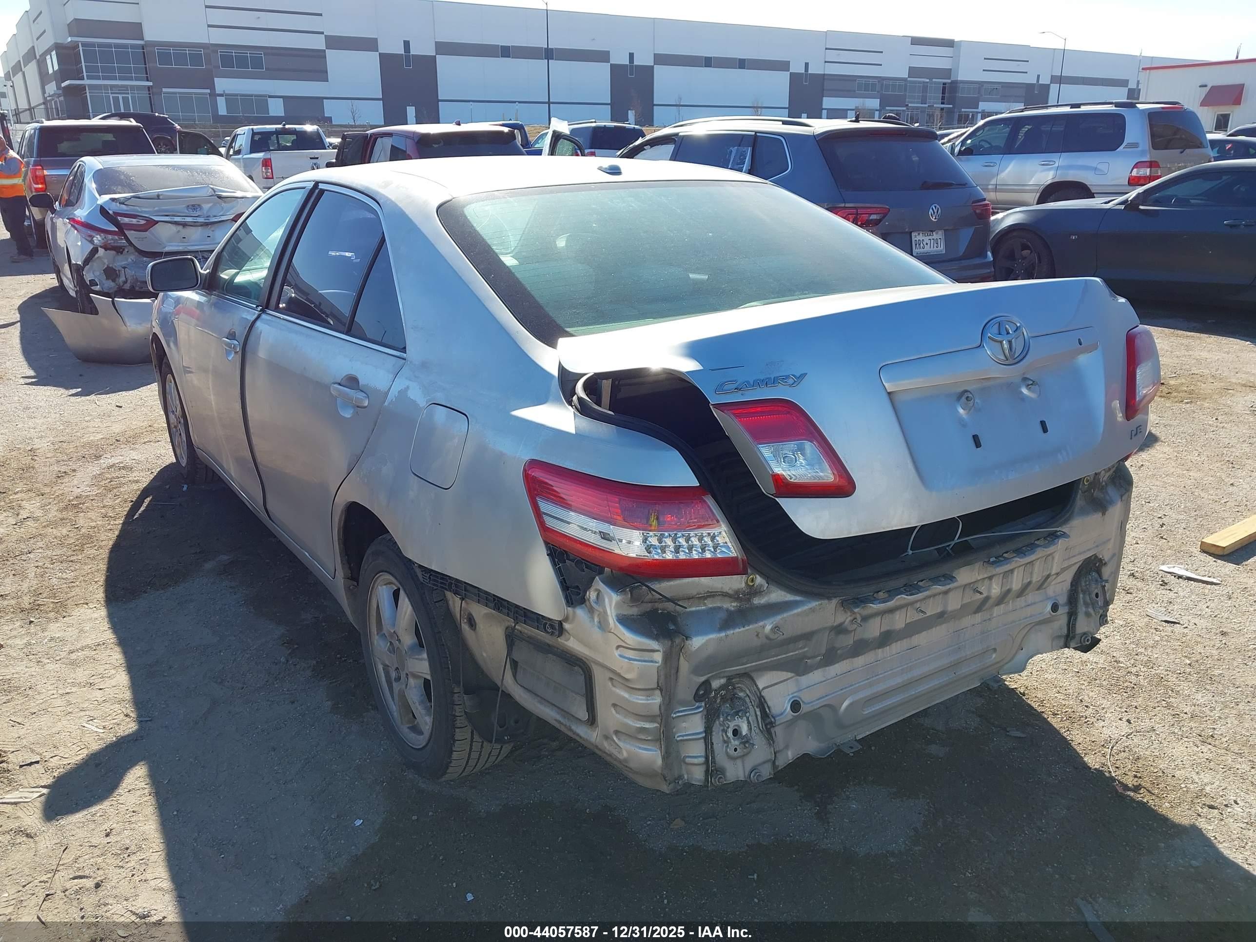 TOYOTA CAMRY image 3