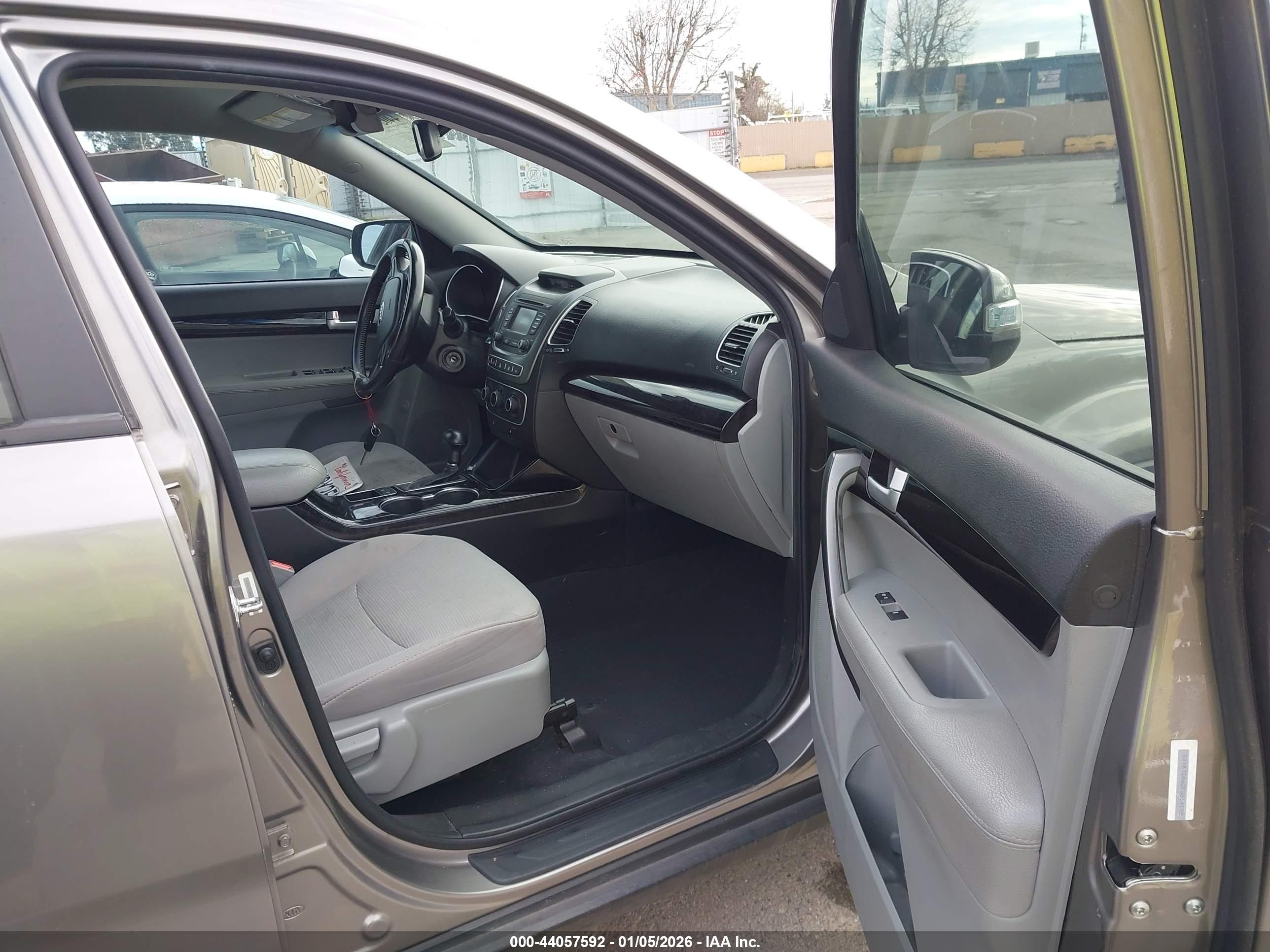 KIA SORENTO image 5