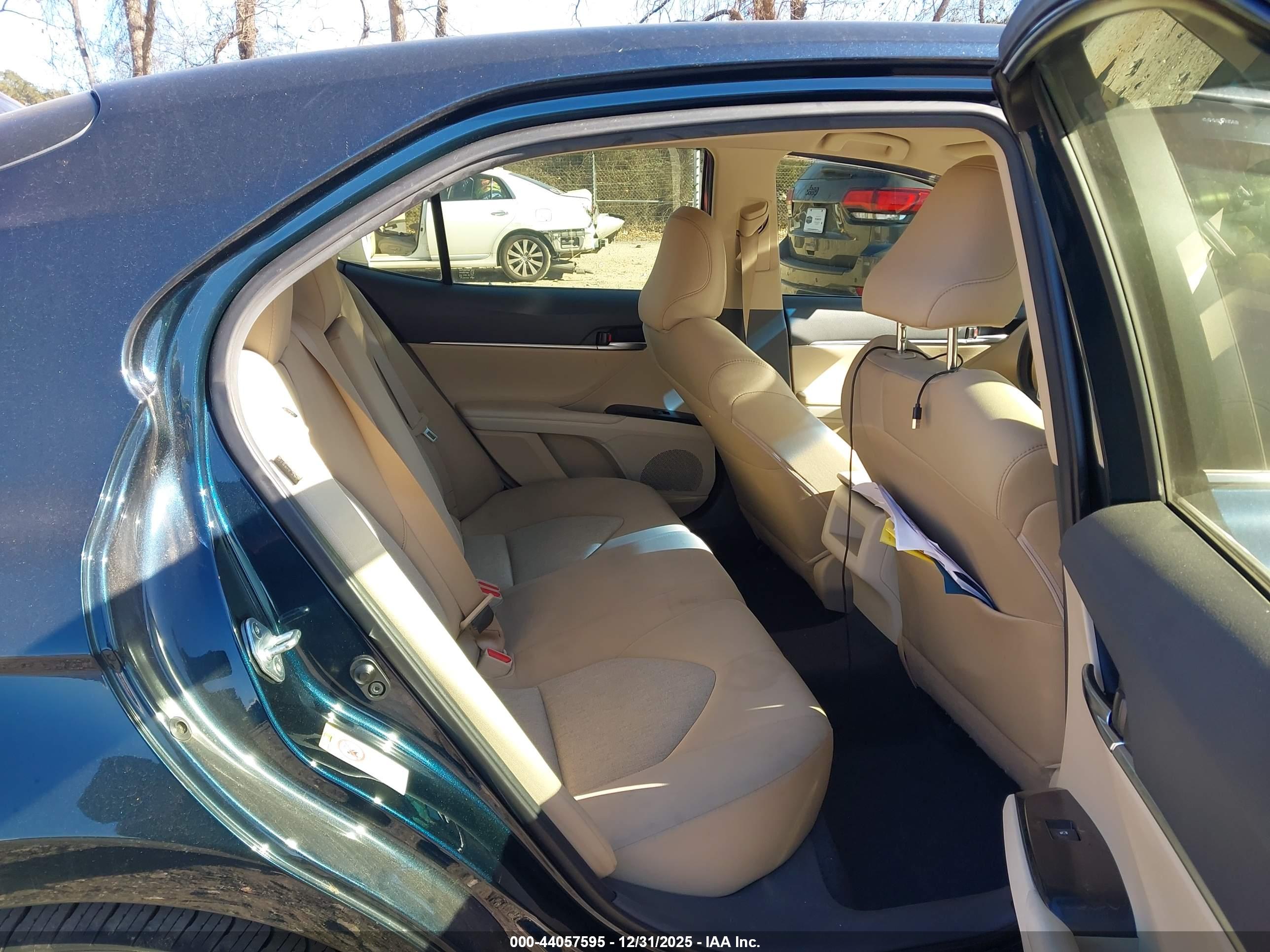 TOYOTA CAMRY image 8