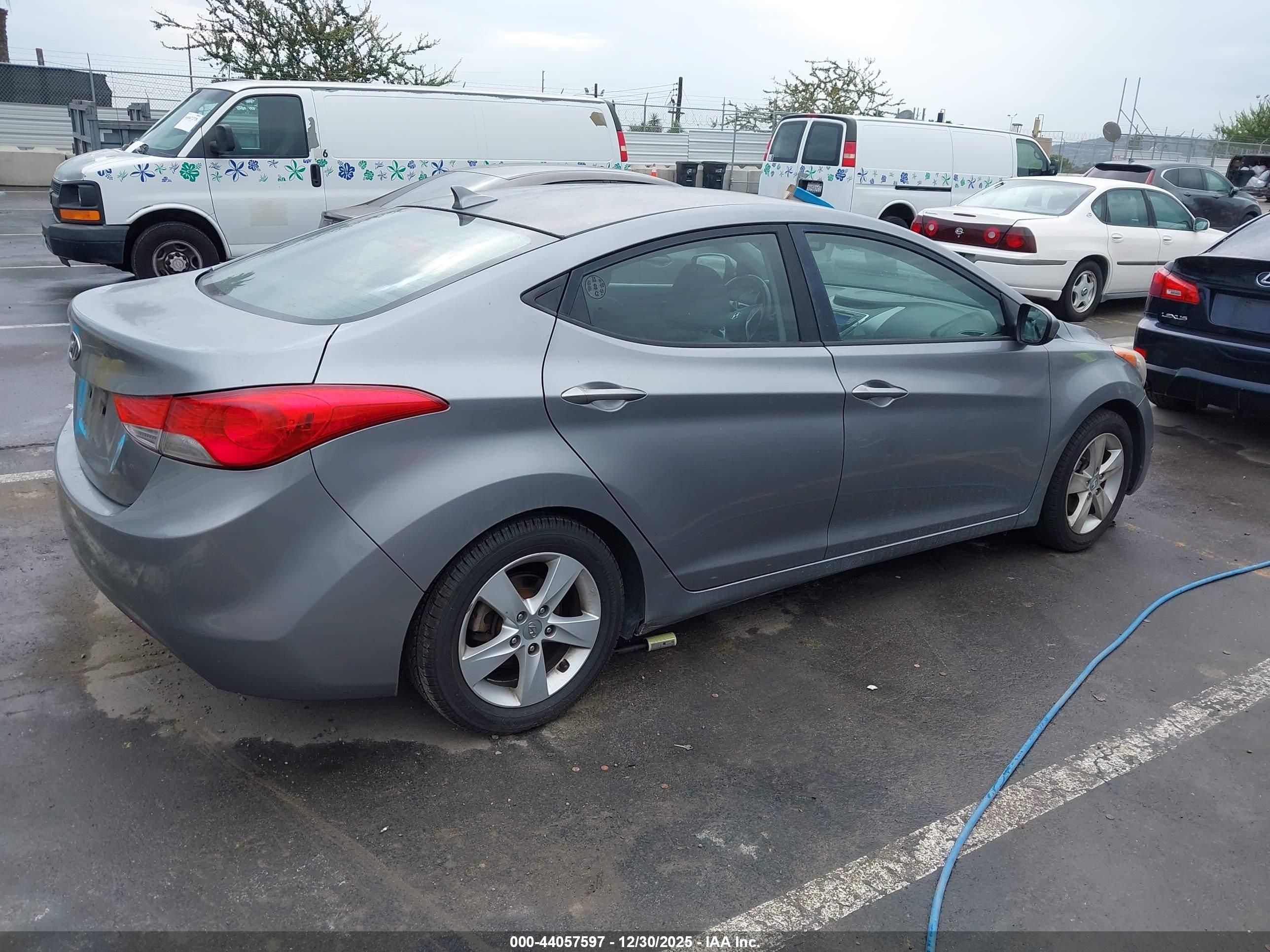 HYUNDAI ELANTRA image 4