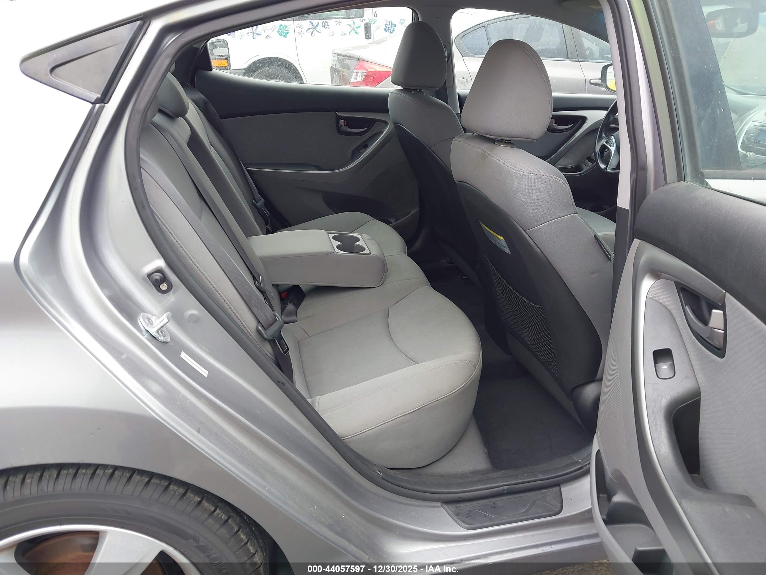 HYUNDAI ELANTRA image 8