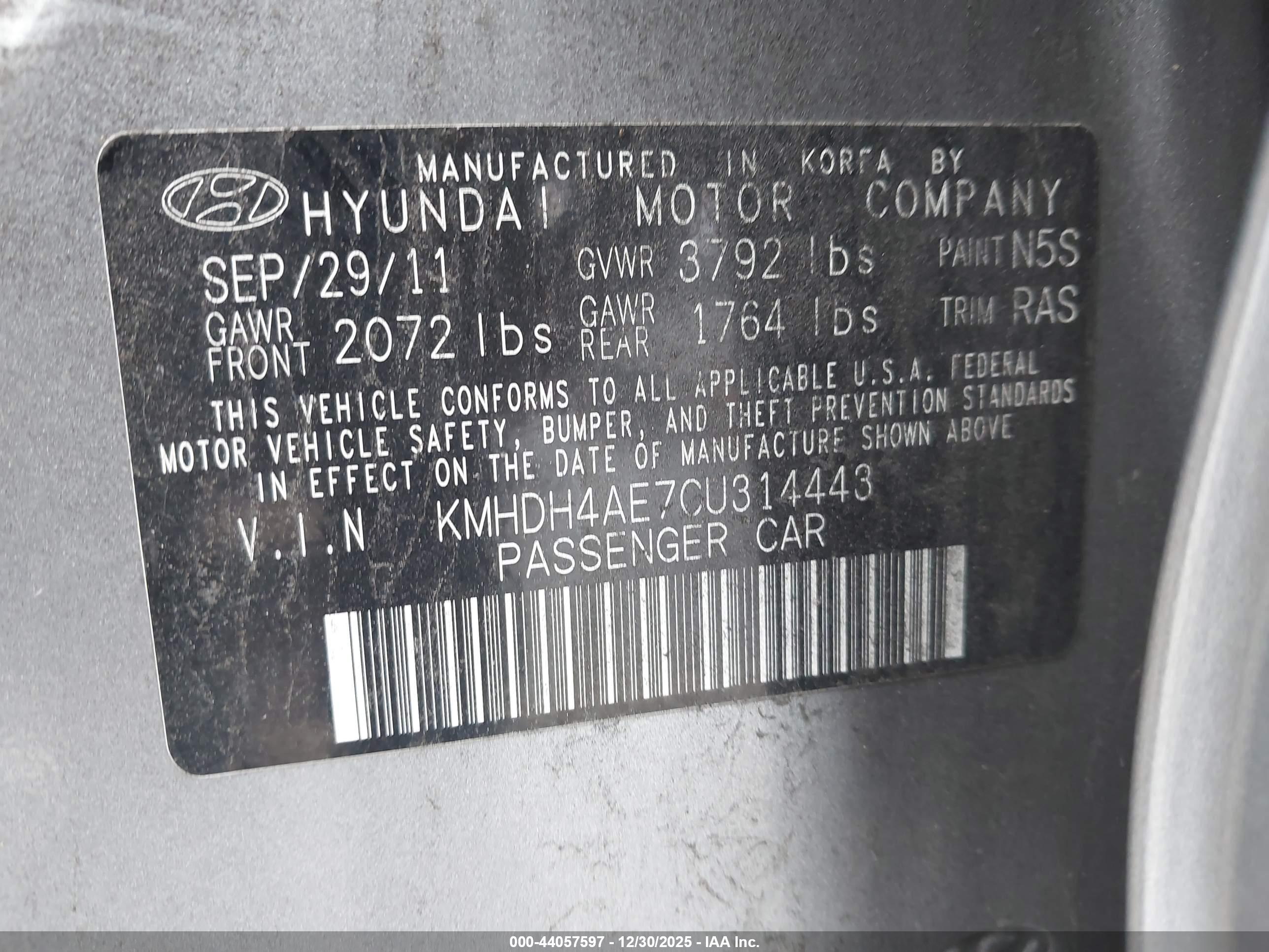 HYUNDAI ELANTRA image 9
